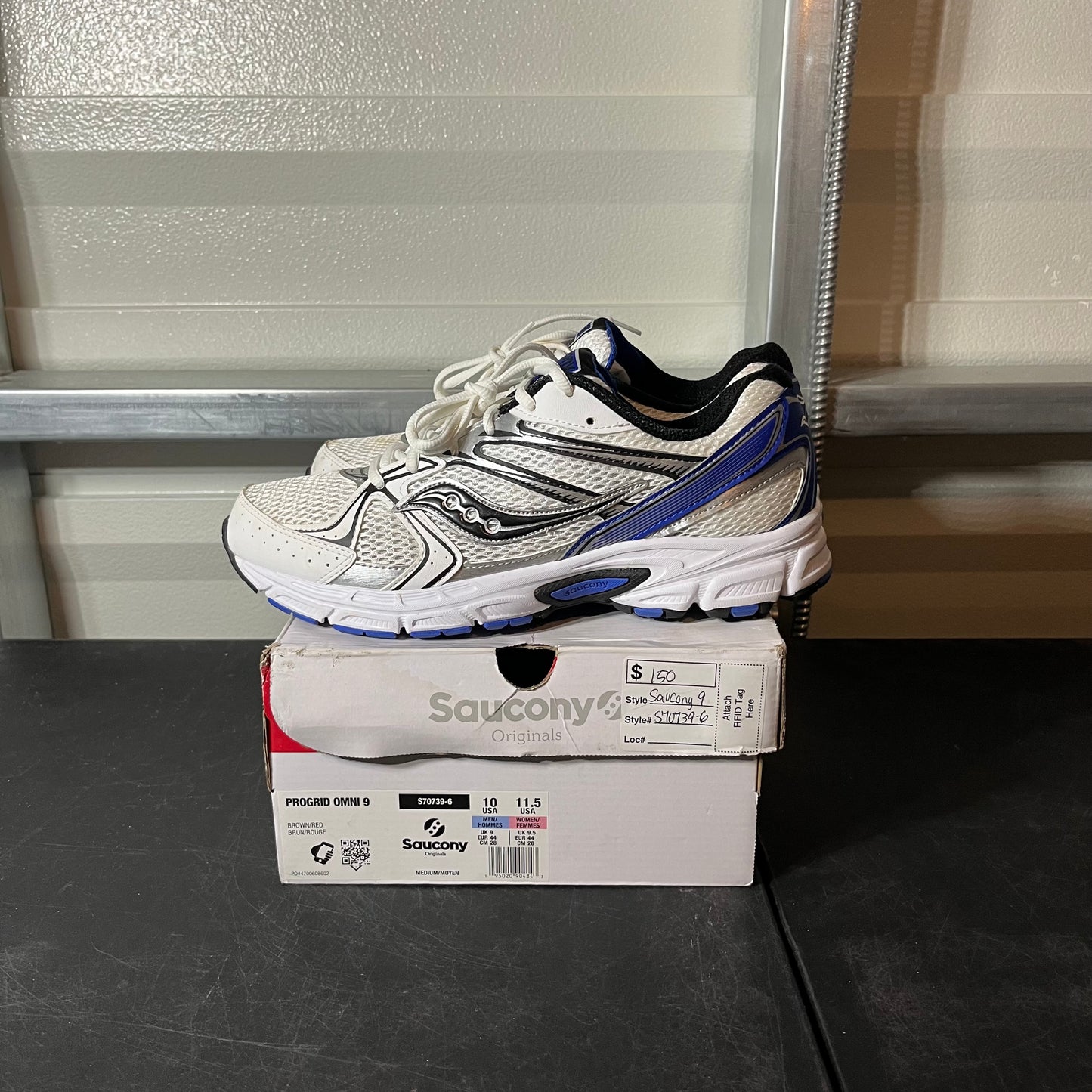 Size 10 - Saucony White Blue Omni 9