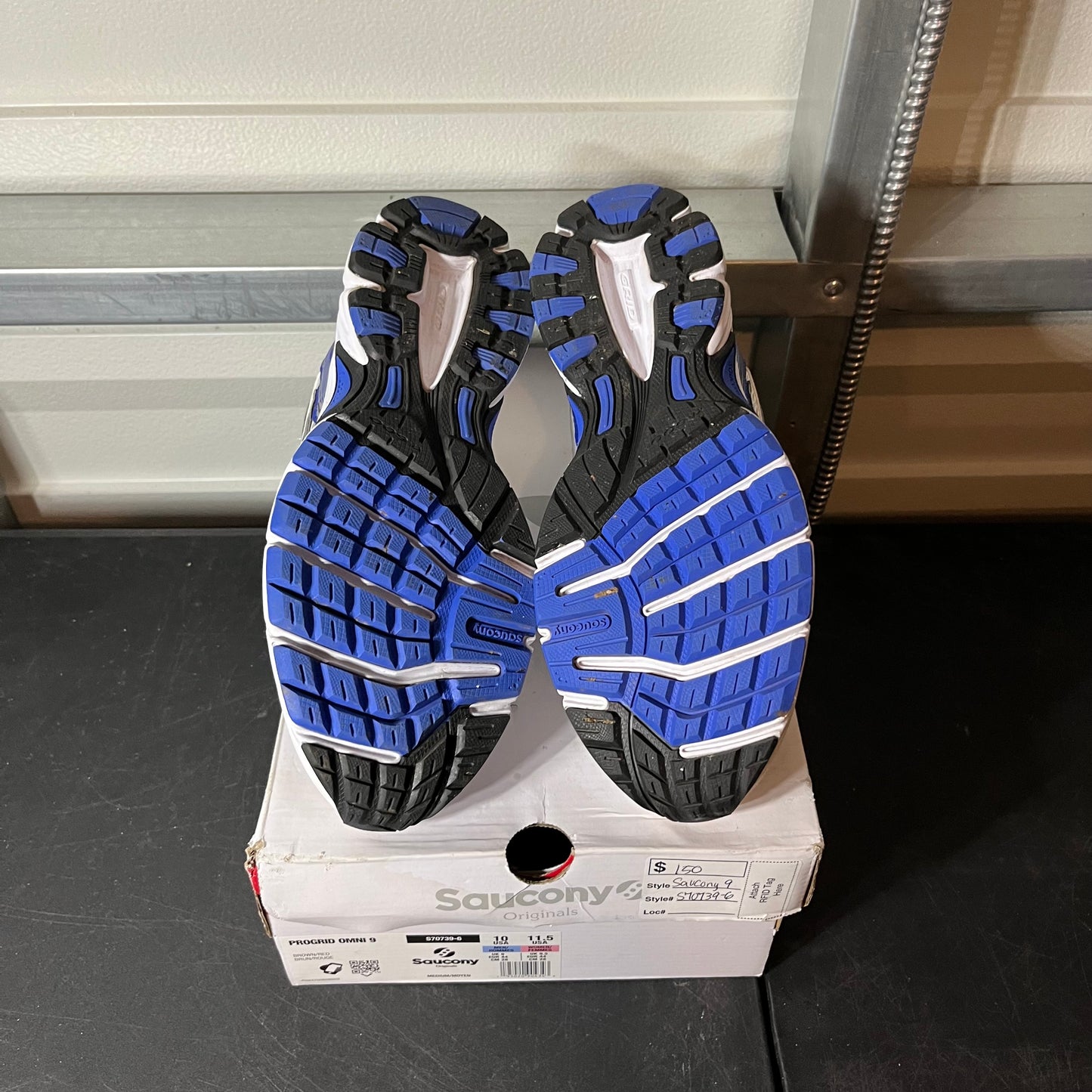 Size 10 - Saucony White Blue Omni 9