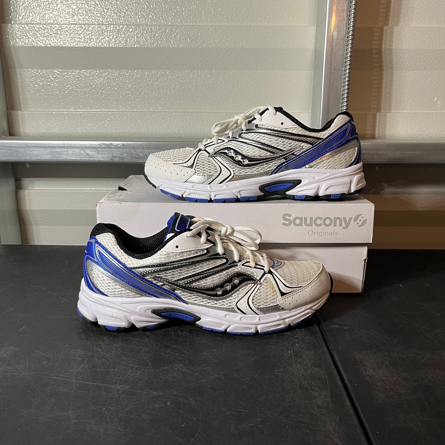 Size 10 - Saucony White Blue Omni 9