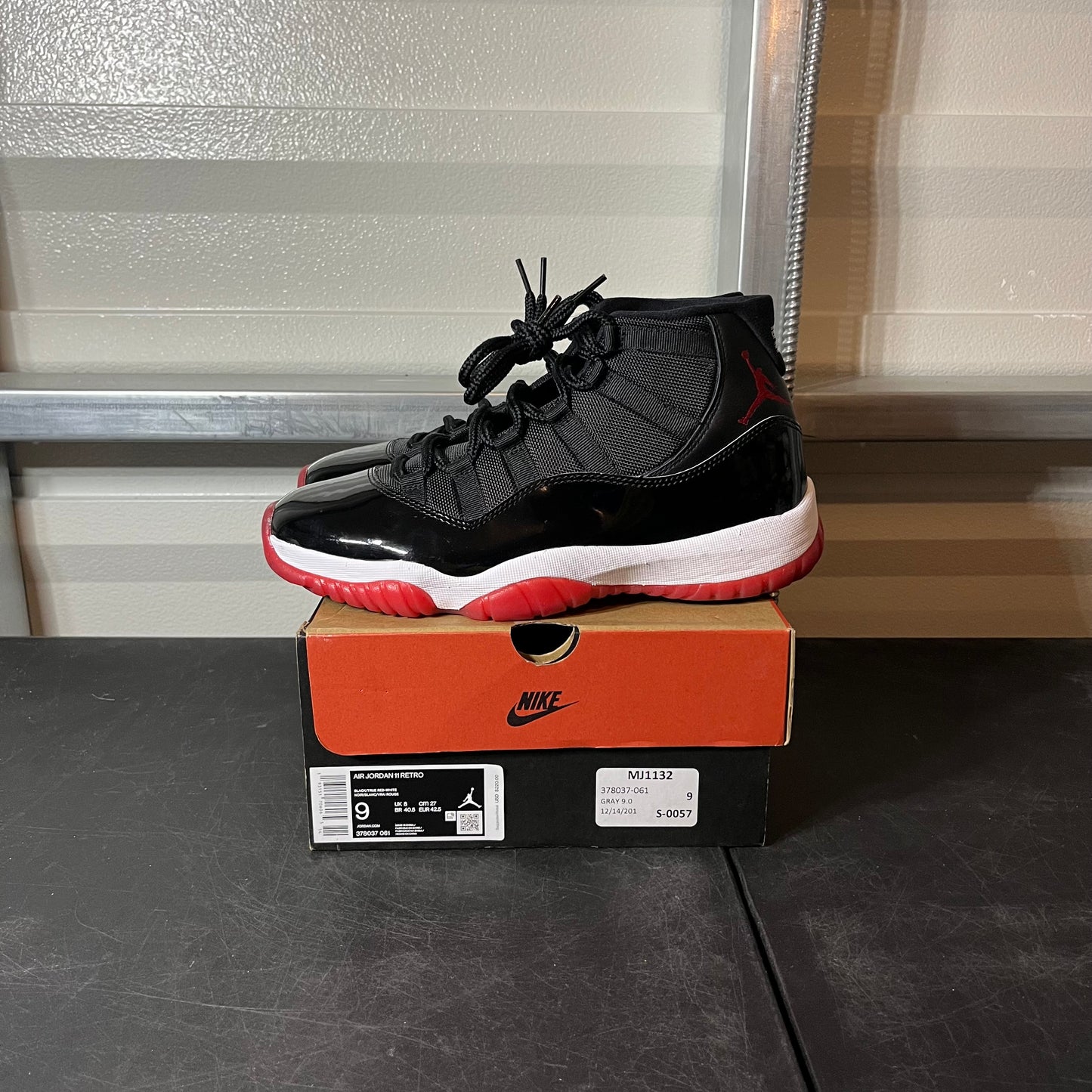 Size 9 - AJ 11 Bred