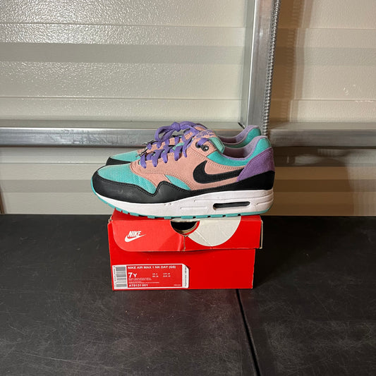 Size 7Y - Air Max Have a Nike Day