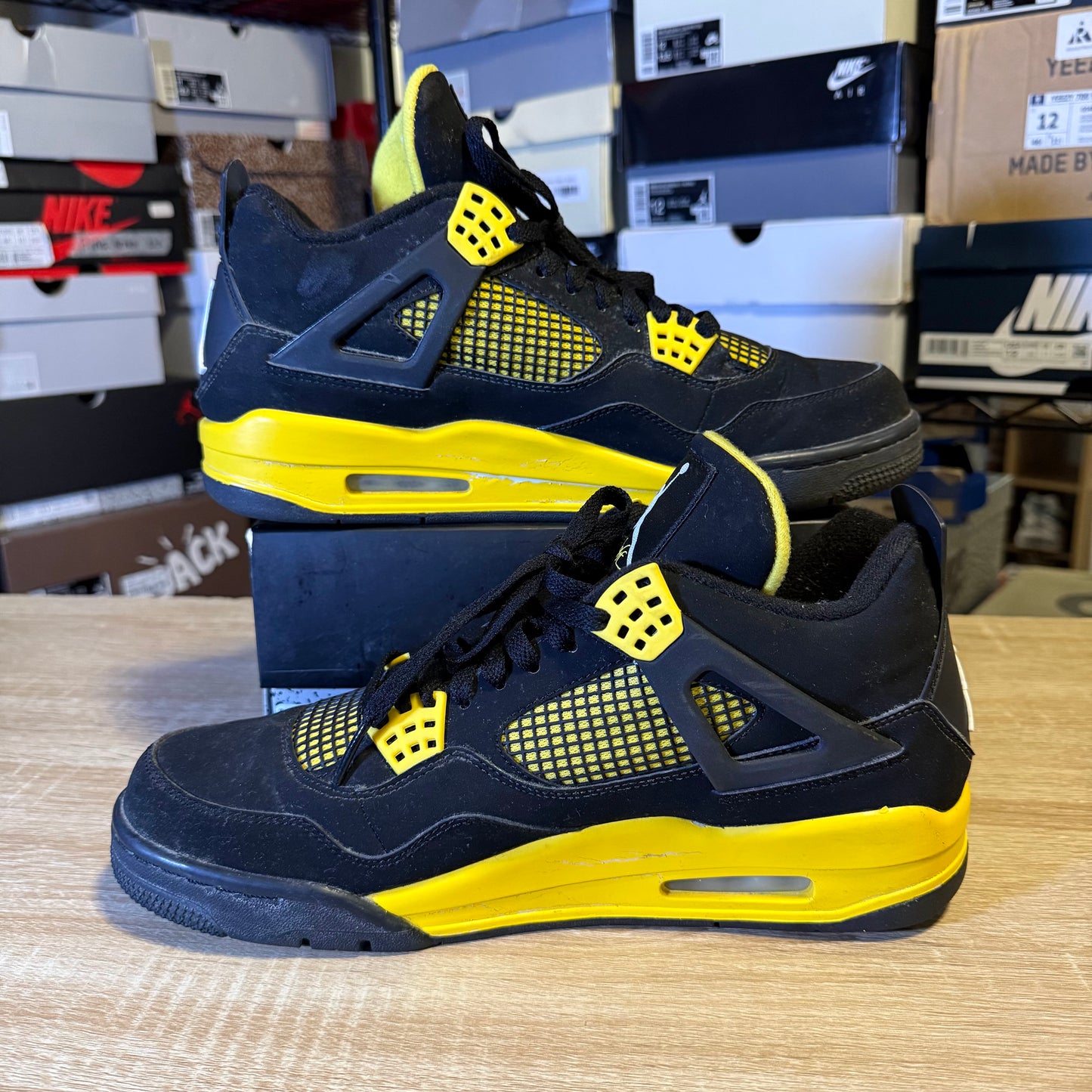 Size 10.5 – AJ 4 Thunder (2012)