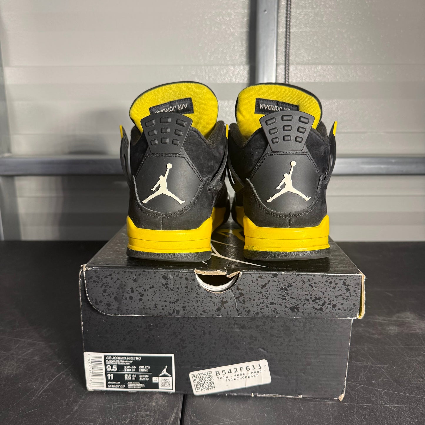 Size 9.5 - AJ 4 Thunder