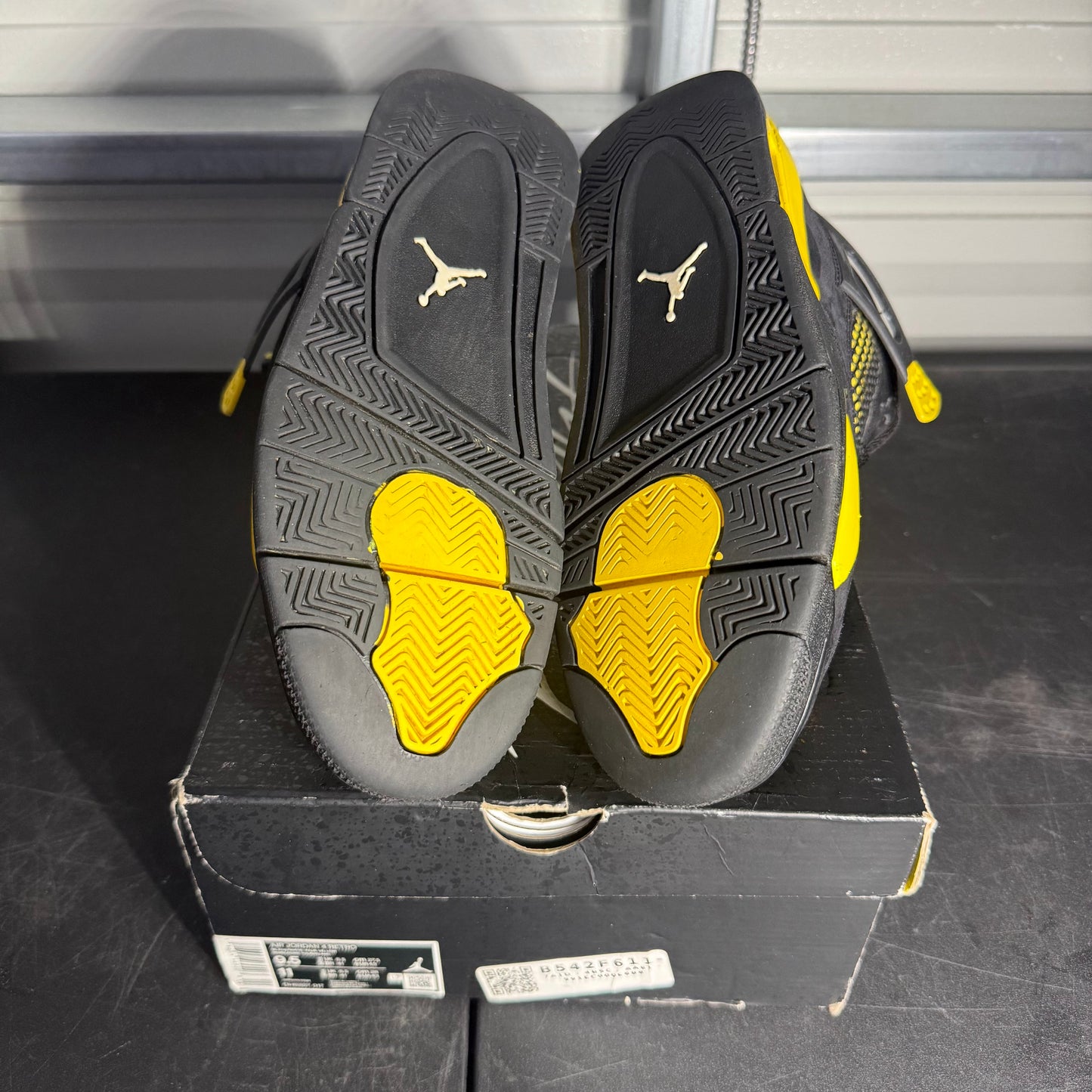Size 9.5 - AJ 4 Thunder