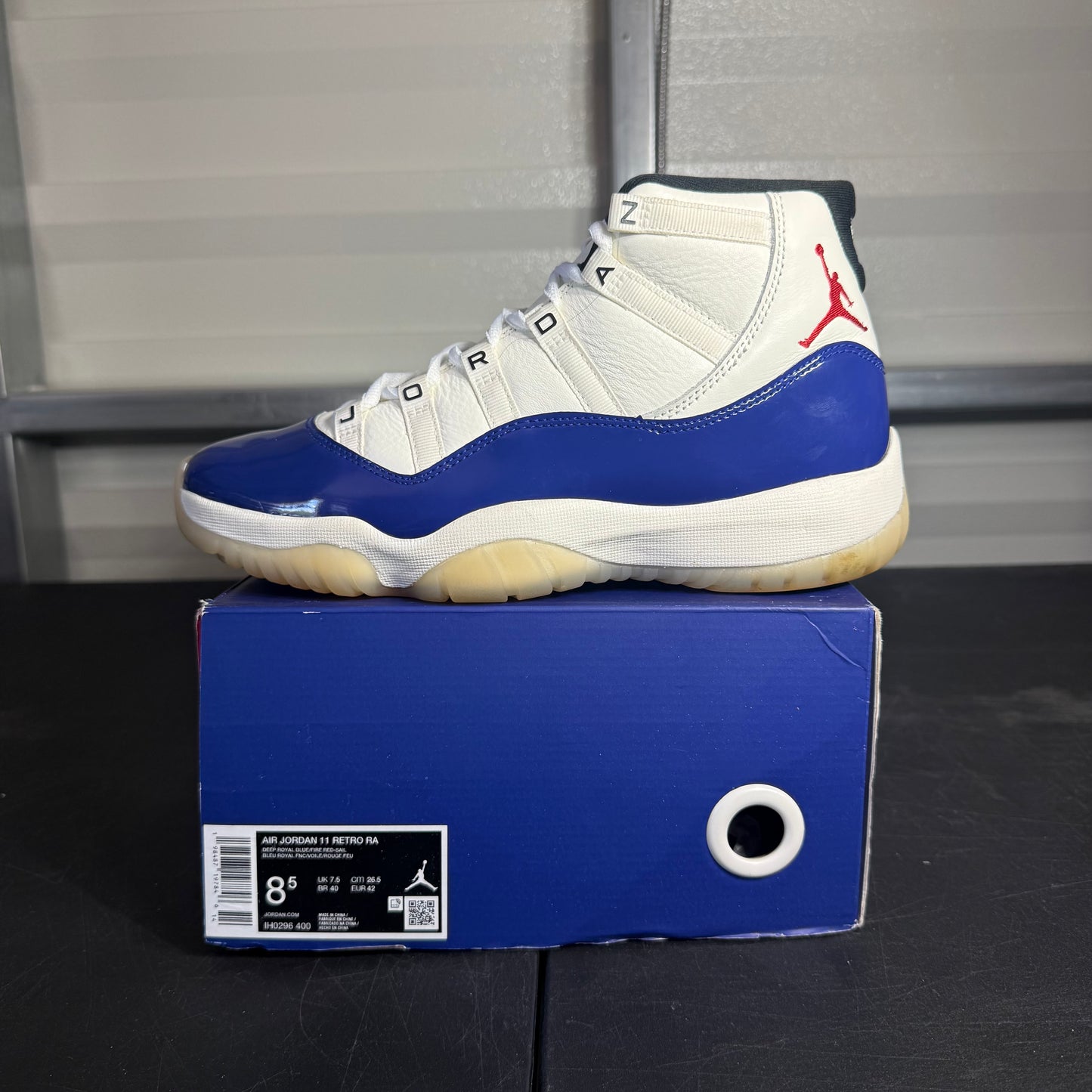 Size 8.5 - AJ 11 Rare Air