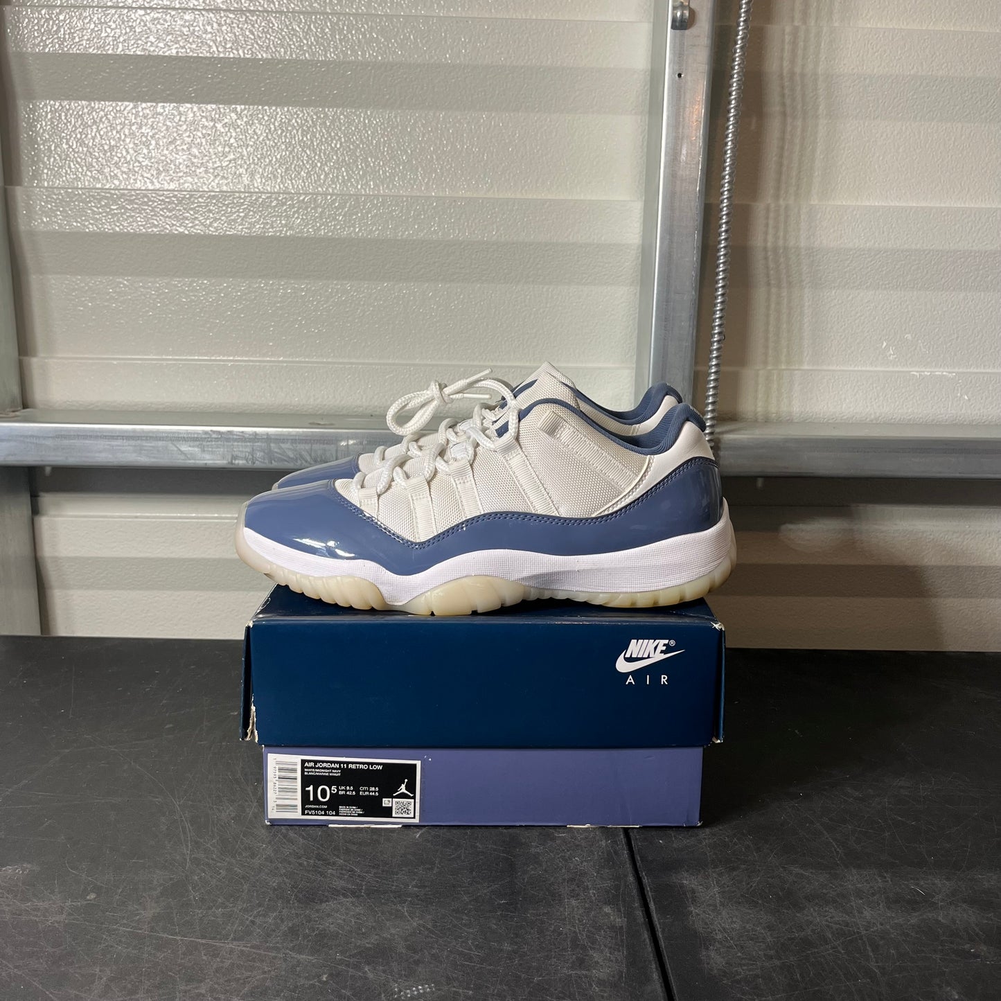 Size 10.5 - AJ 11 Diffused Blue
