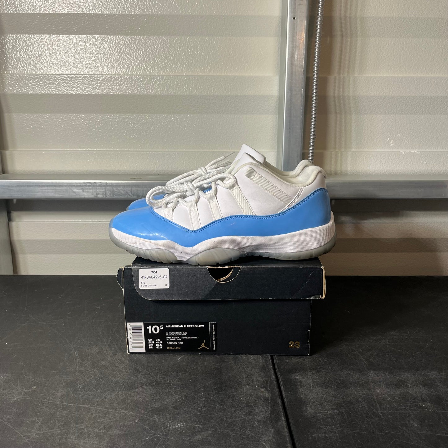 Size 10.5 - AJ 11 Low UNC