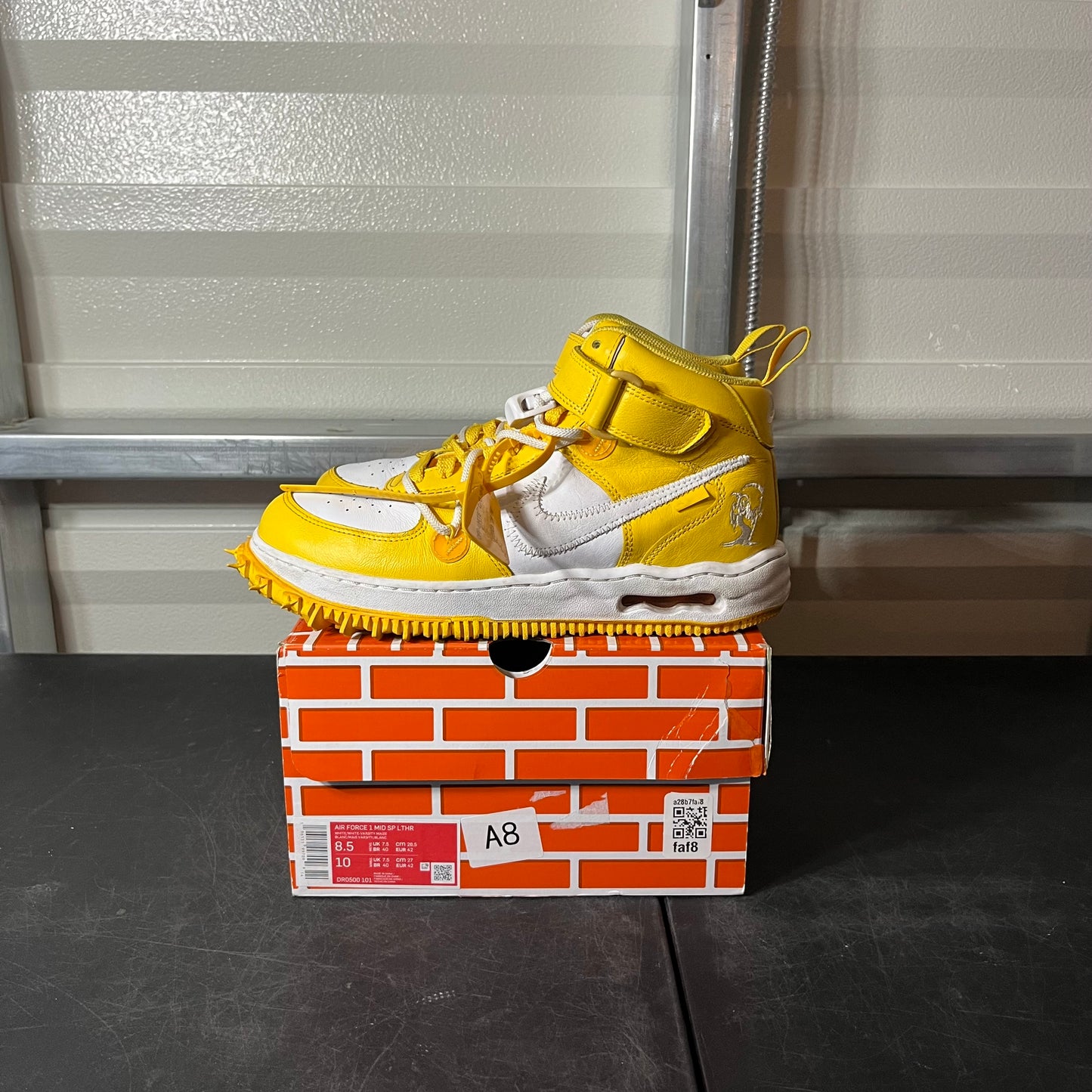Size 8.5 - Off White AF 1 Yellow