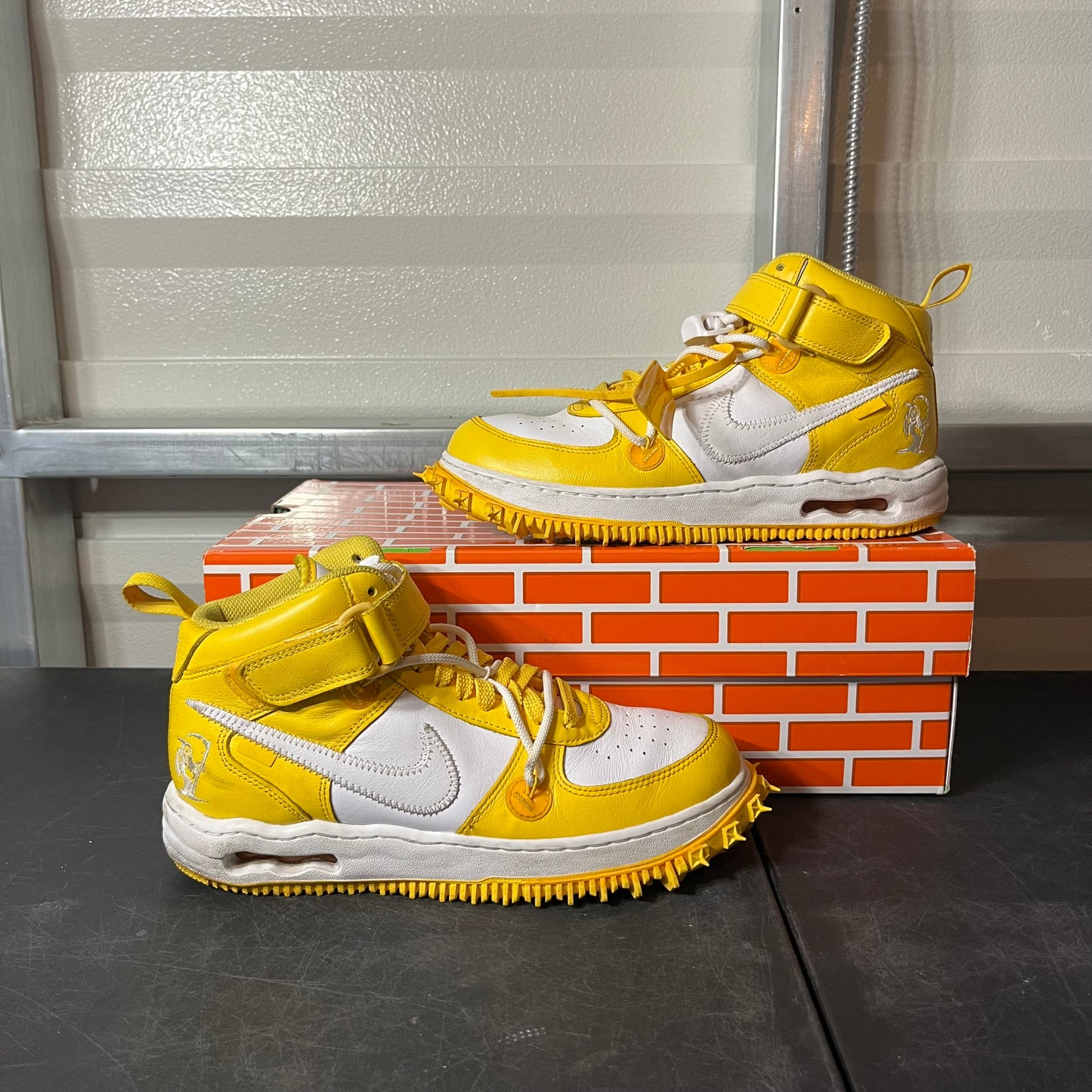 Size 8.5 - Off White AF 1 Yellow