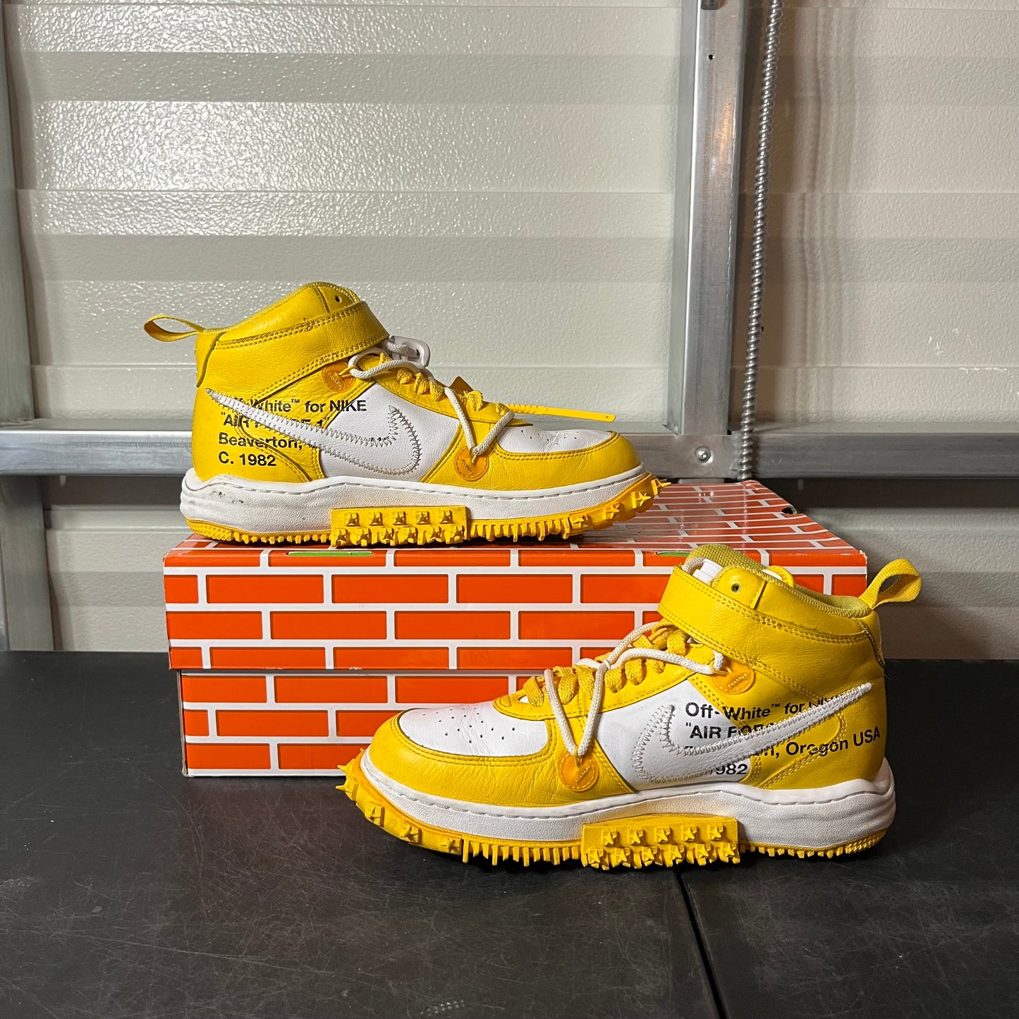 Size 8.5 - Off White AF 1 Yellow