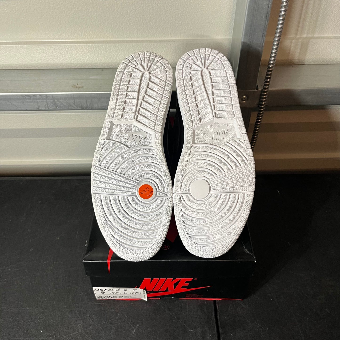 Size 9 - AJ 1 Cyber Monday