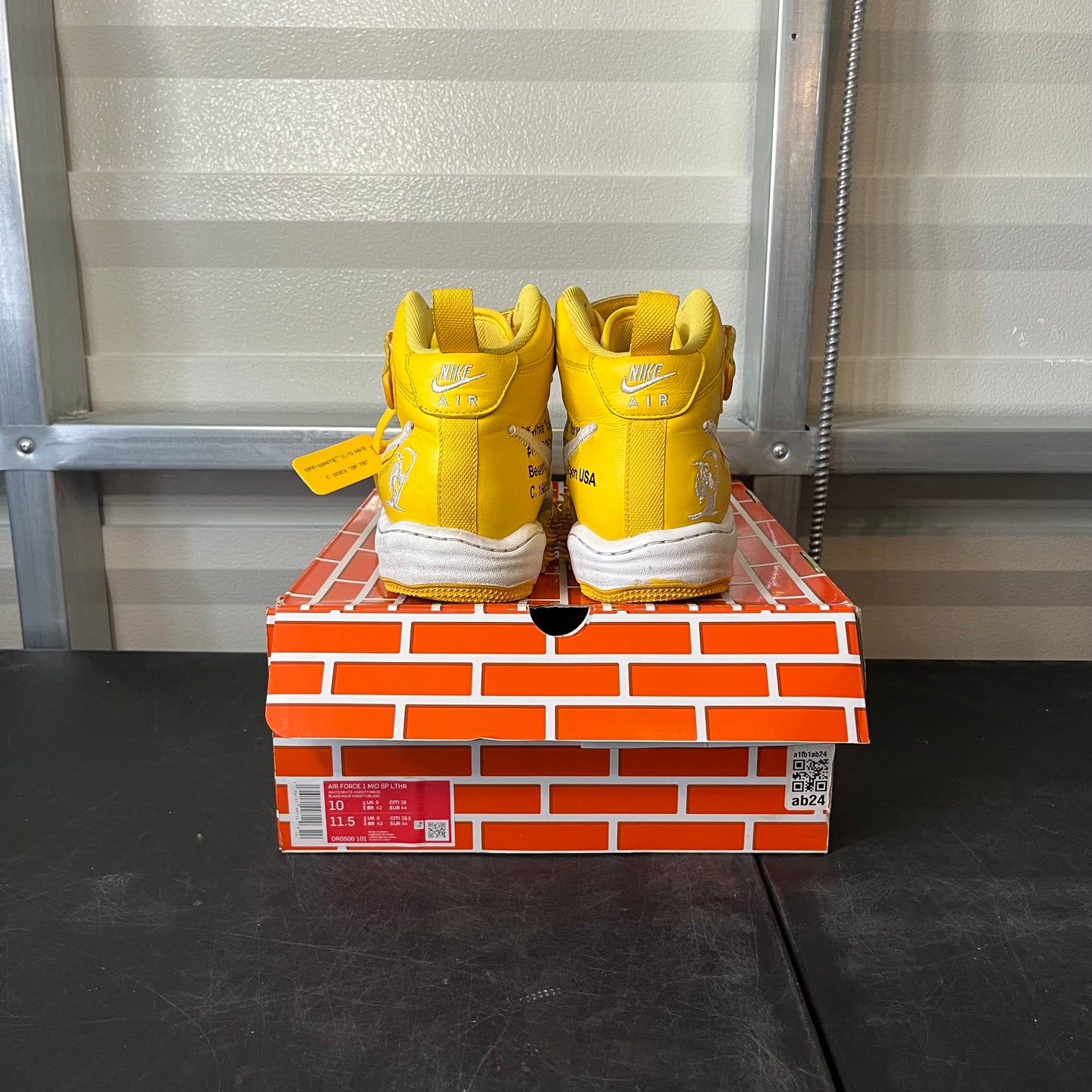 Size 10 - Off White AF 1 Yellow