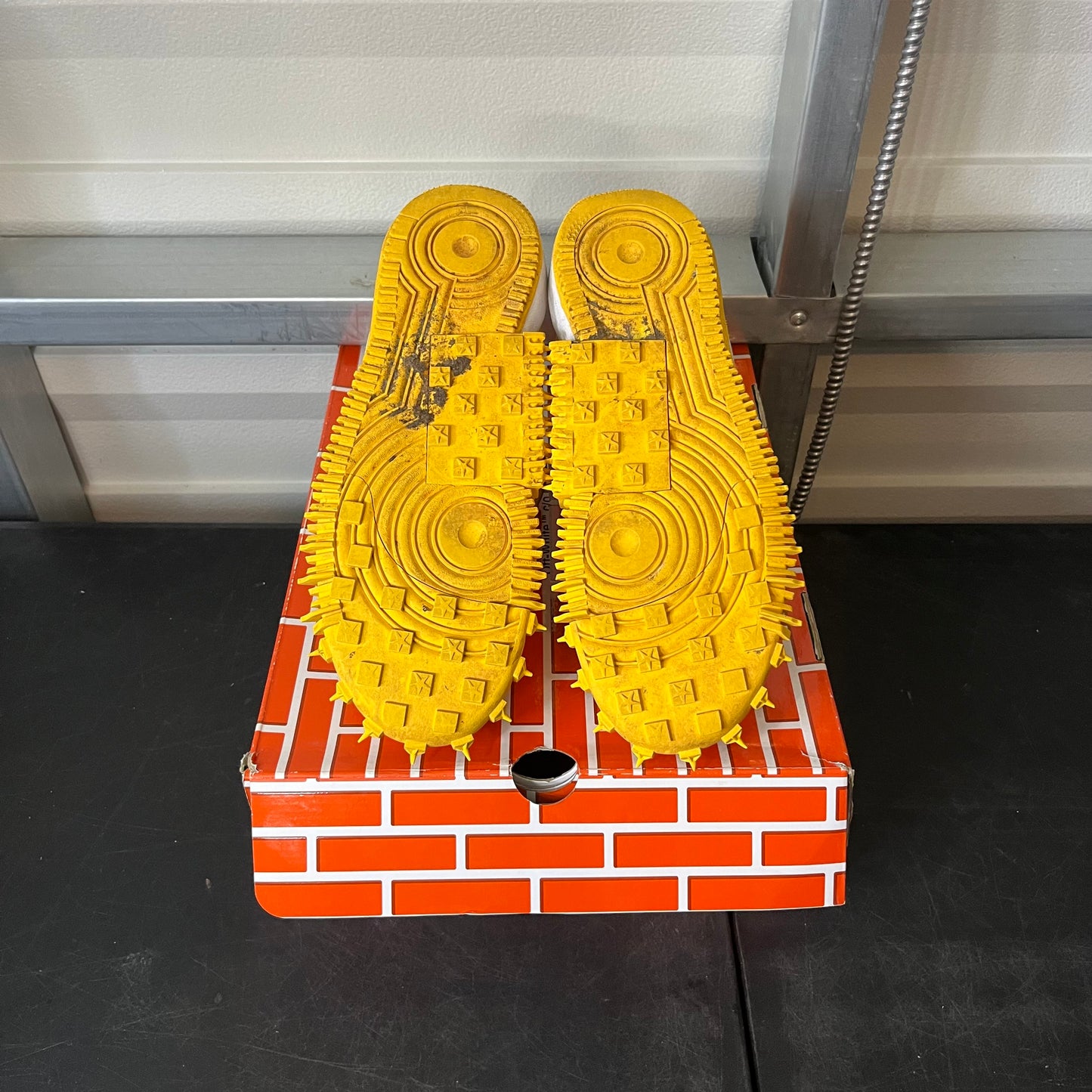 Size 10 - Off White AF 1 Yellow