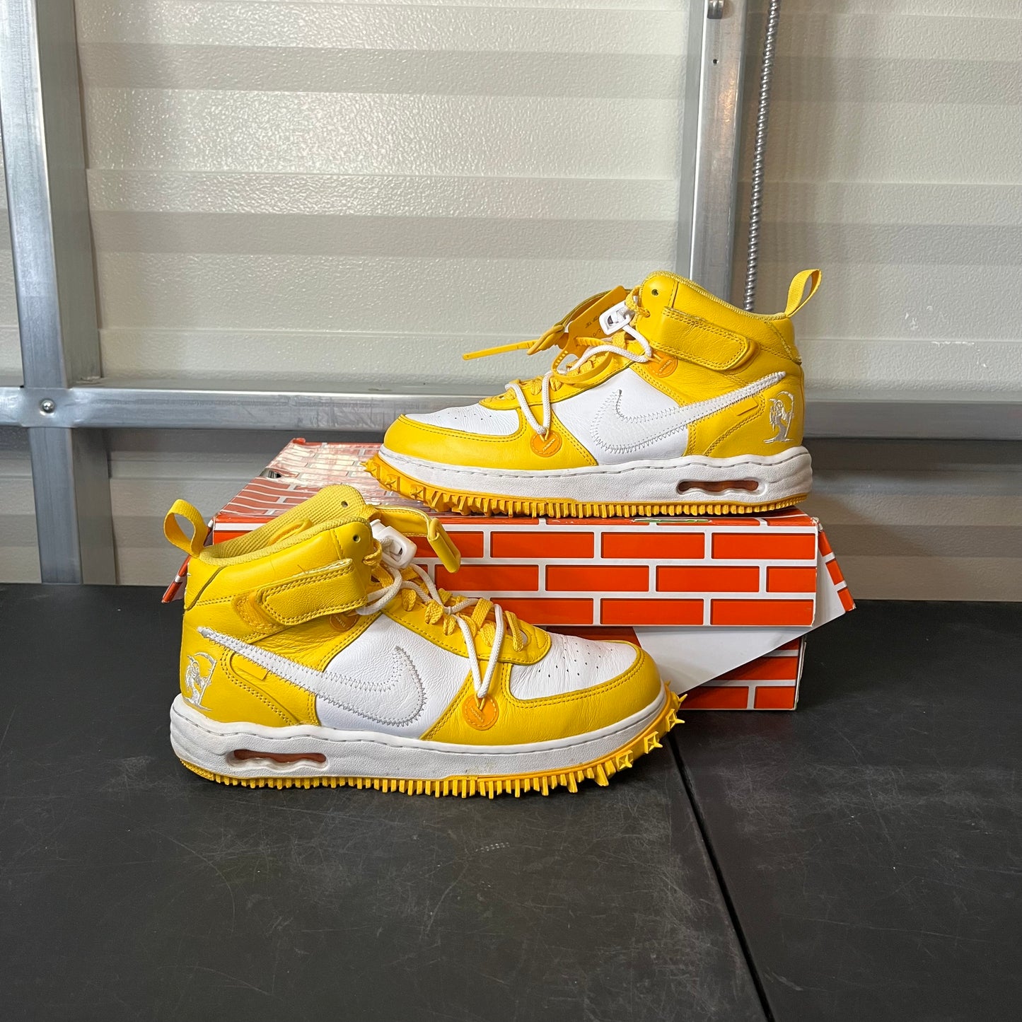 Size 10 - Off White AF 1 Yellow