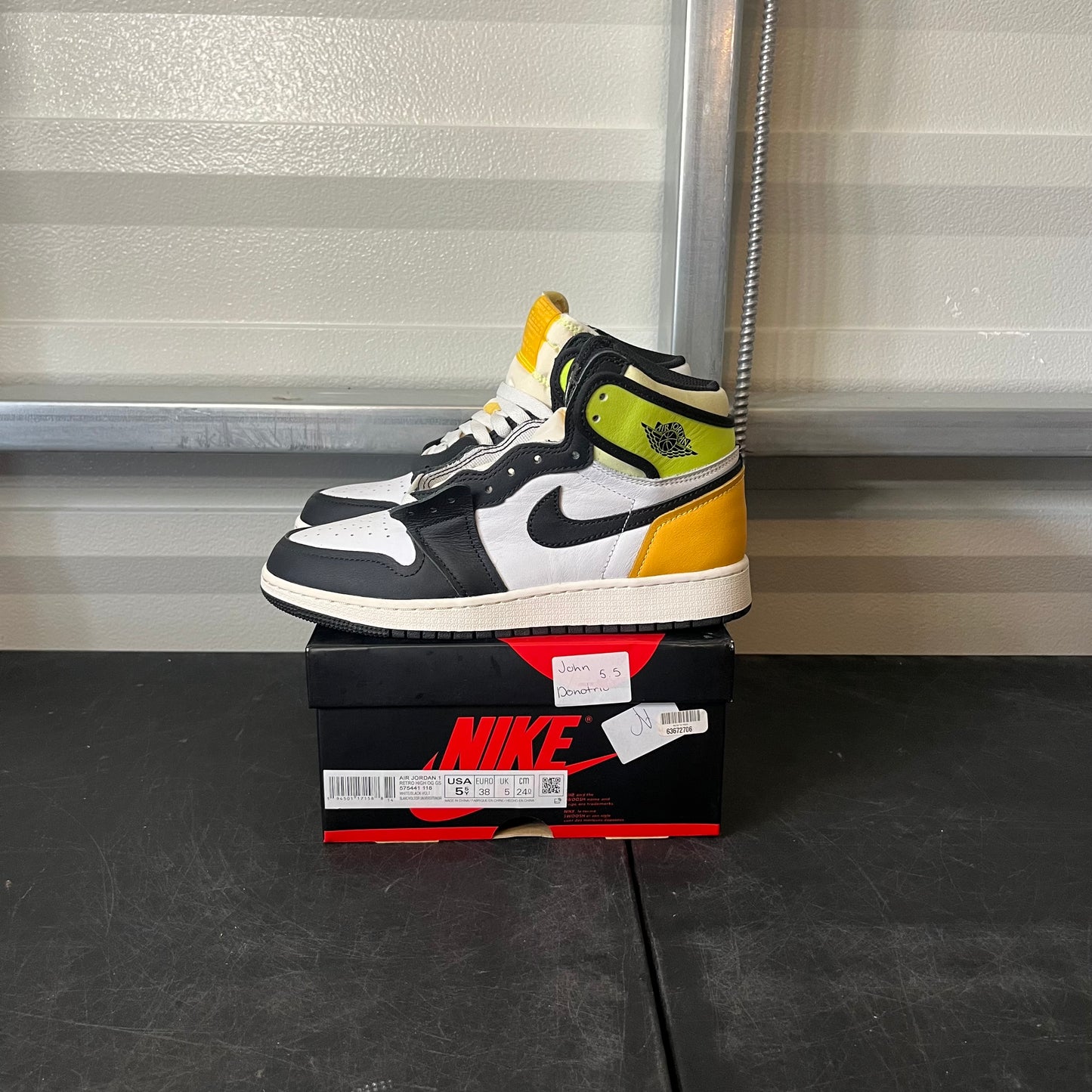 Size 5.5 - AJ 1 Volt Gold