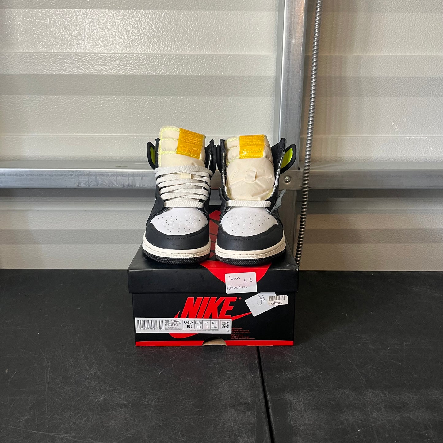 Size 5.5 - AJ 1 Volt Gold
