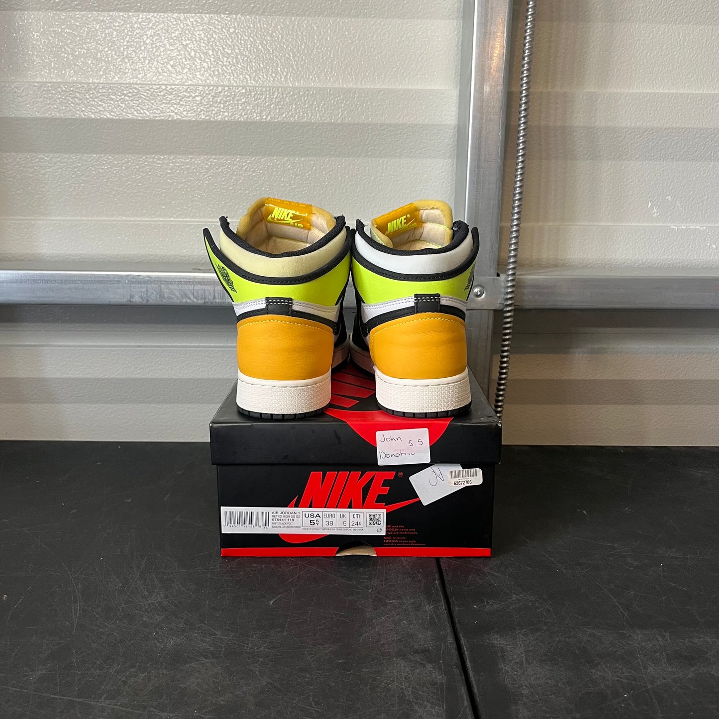 Size 5.5 - AJ 1 Volt Gold