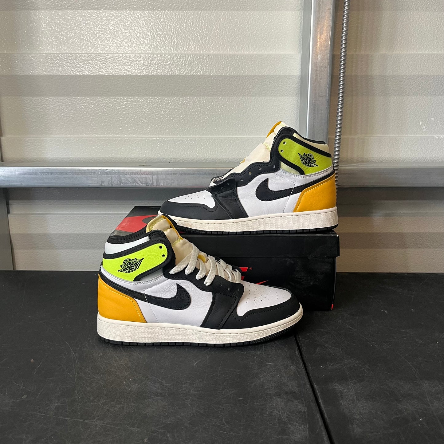 Size 5.5 - AJ 1 Volt Gold