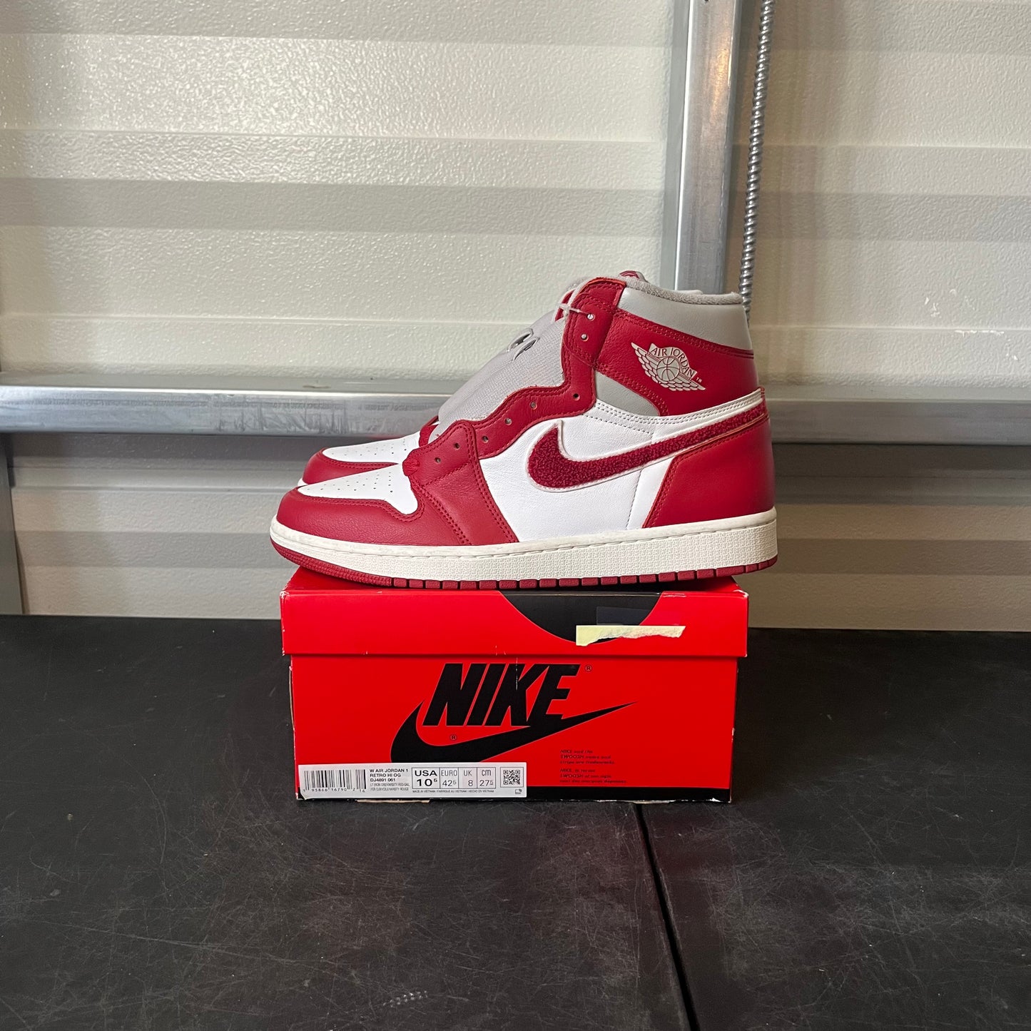 Size 10.5W - AJ 1 Varsity Red