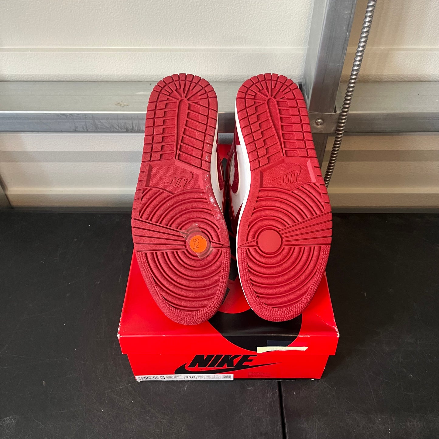 Size 10.5W - AJ 1 Varsity Red