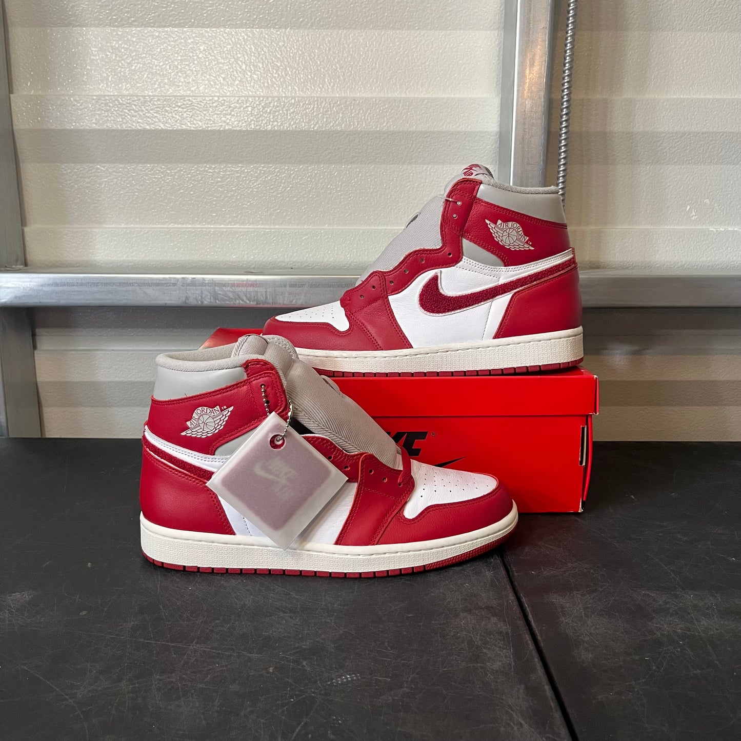 Size 10.5W - AJ 1 Varsity Red