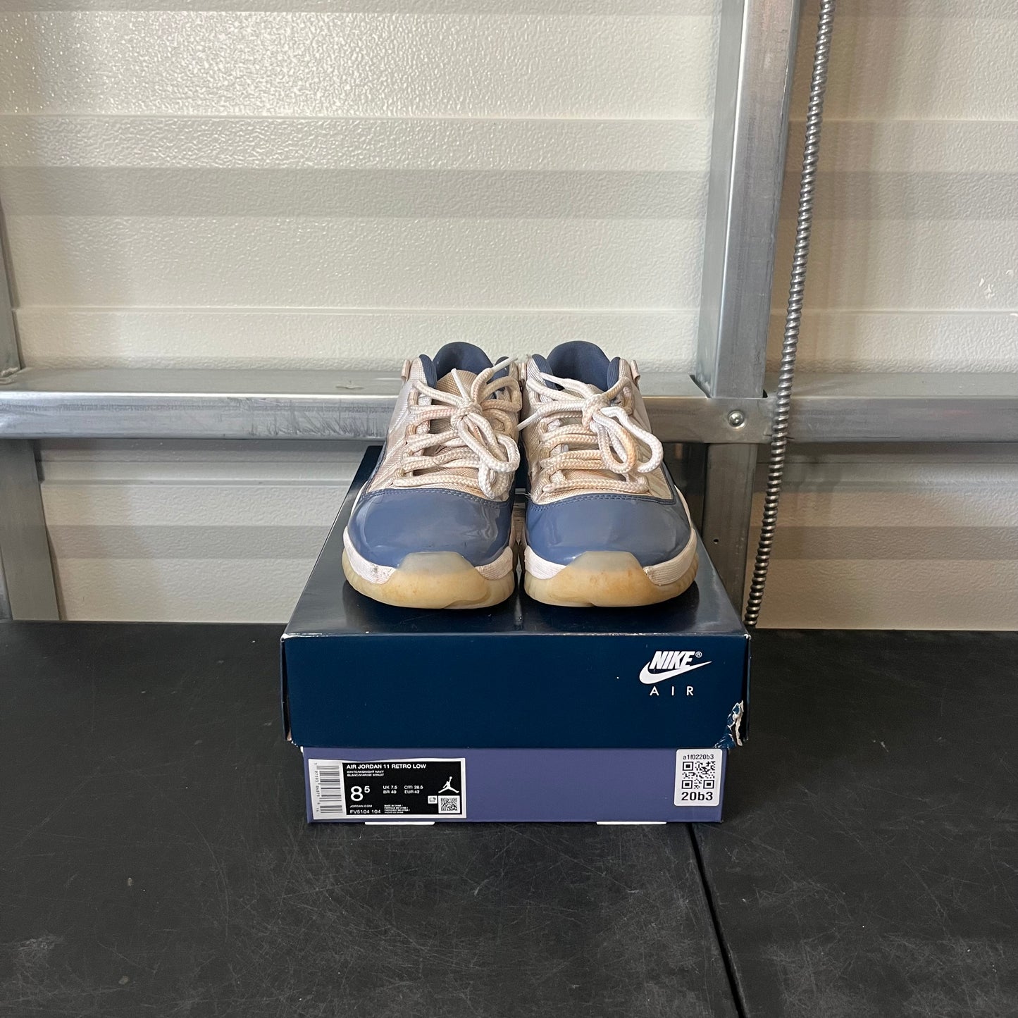 Size 8.5 - AJ 11 Low Diffused Blue