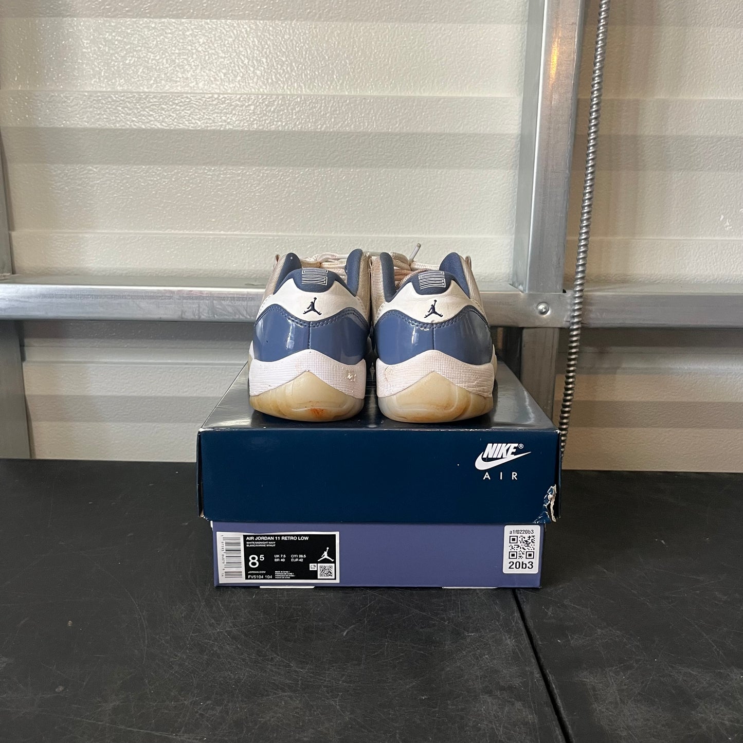 Size 8.5 - AJ 11 Low Diffused Blue