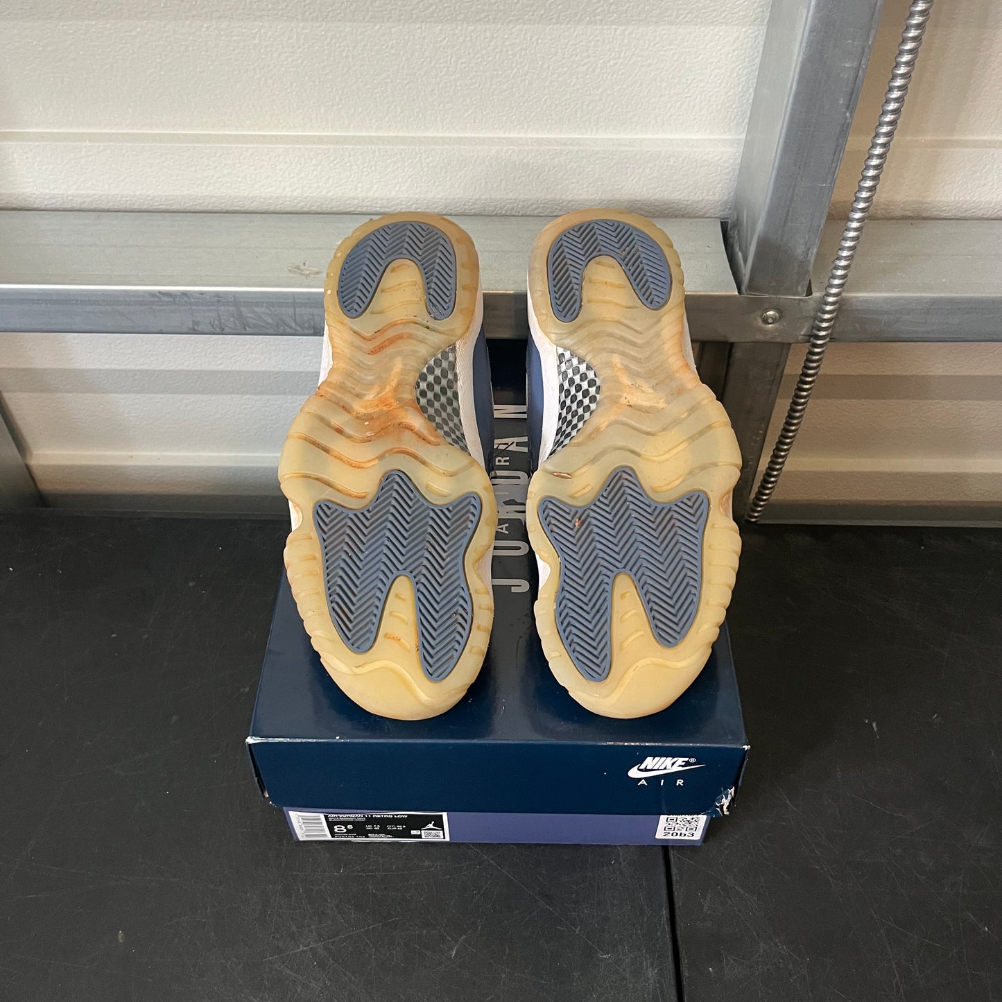 Size 8.5 - AJ 11 Low Diffused Blue