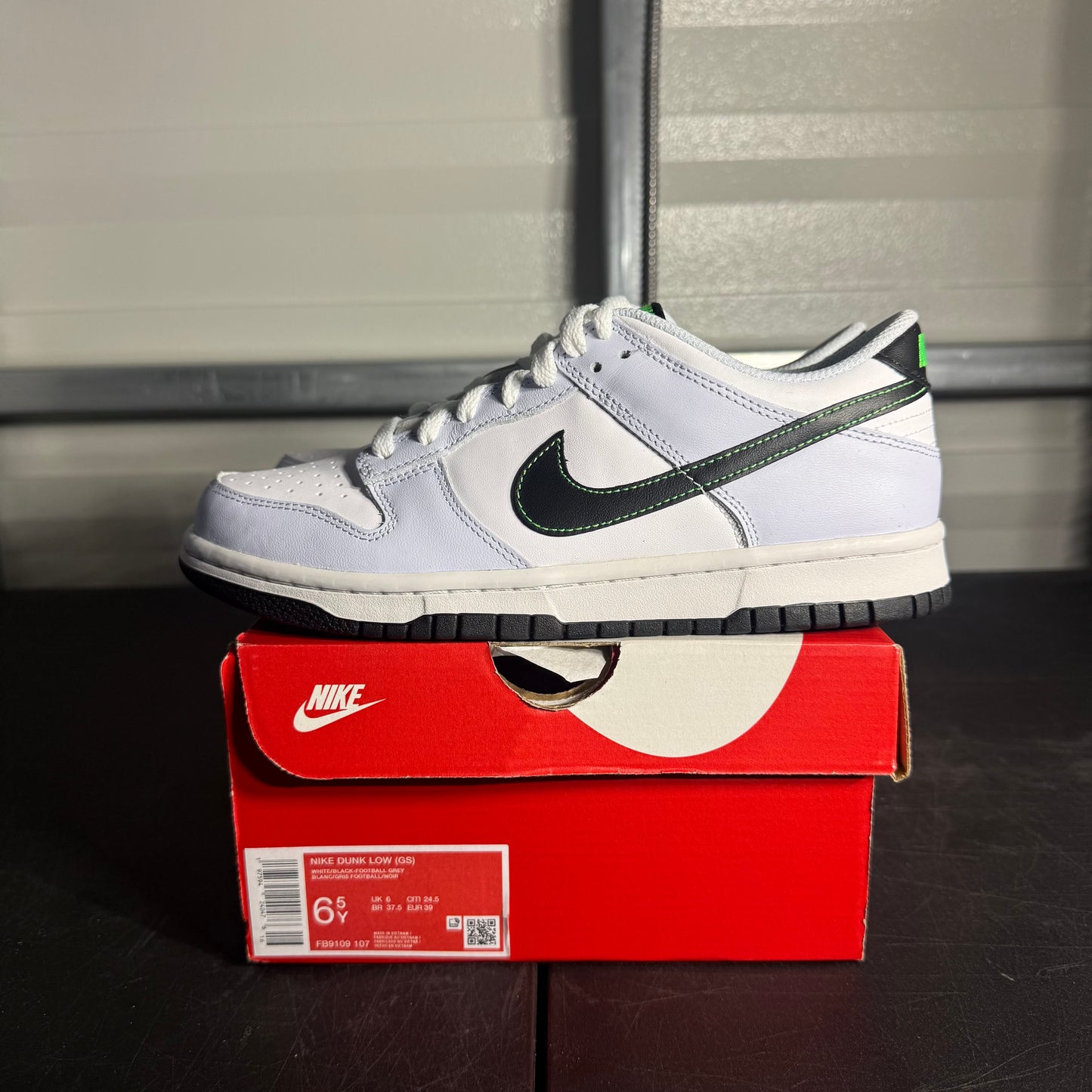 Size 6.5Y - Dunk Grey