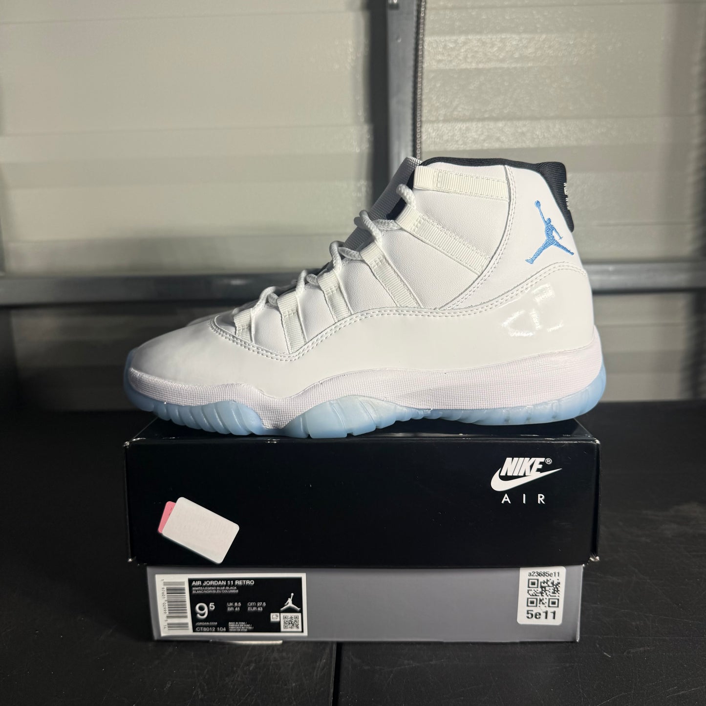 Size 9.5 - AJ 11 Legend