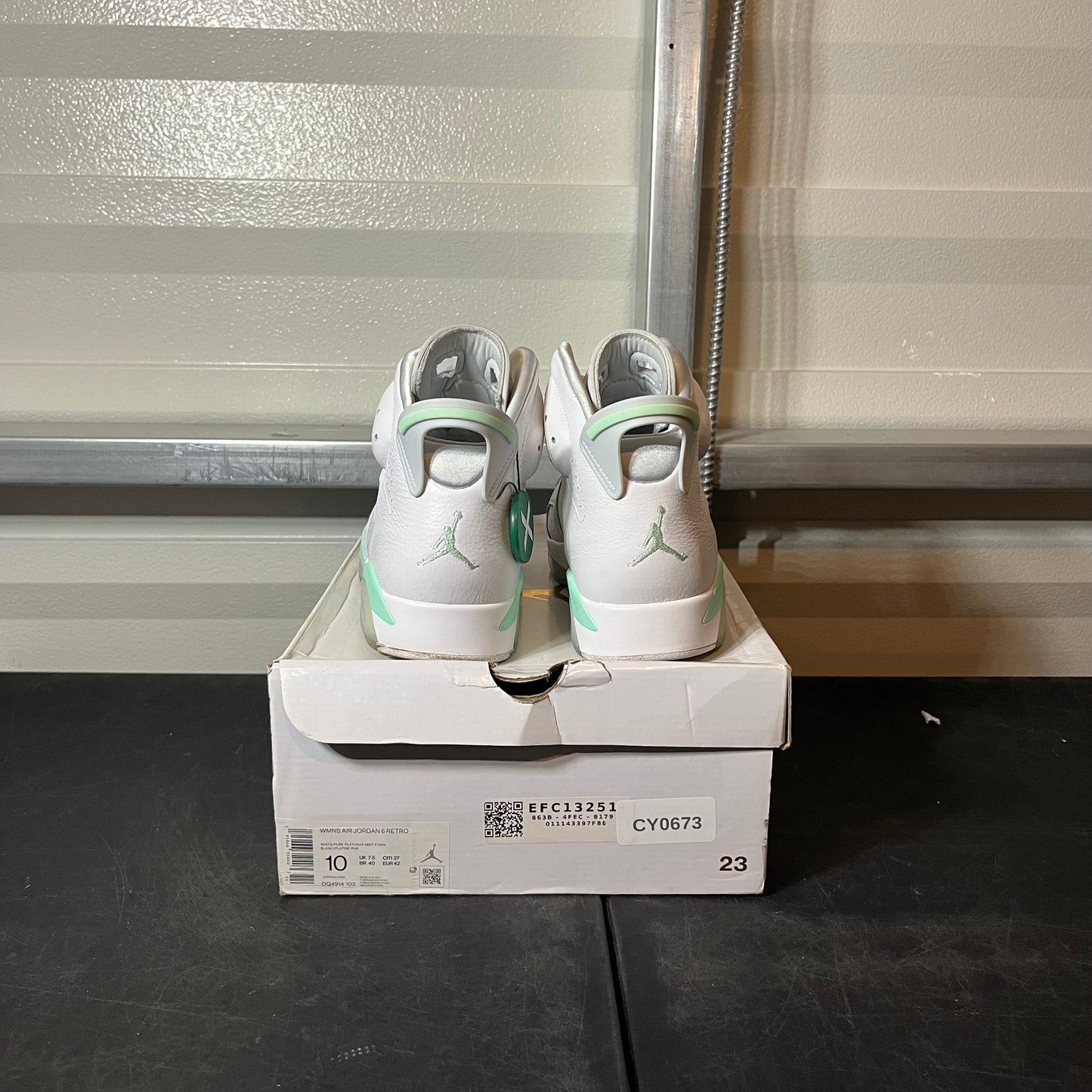 Size 8.5M - AJ 6 Mint Foam