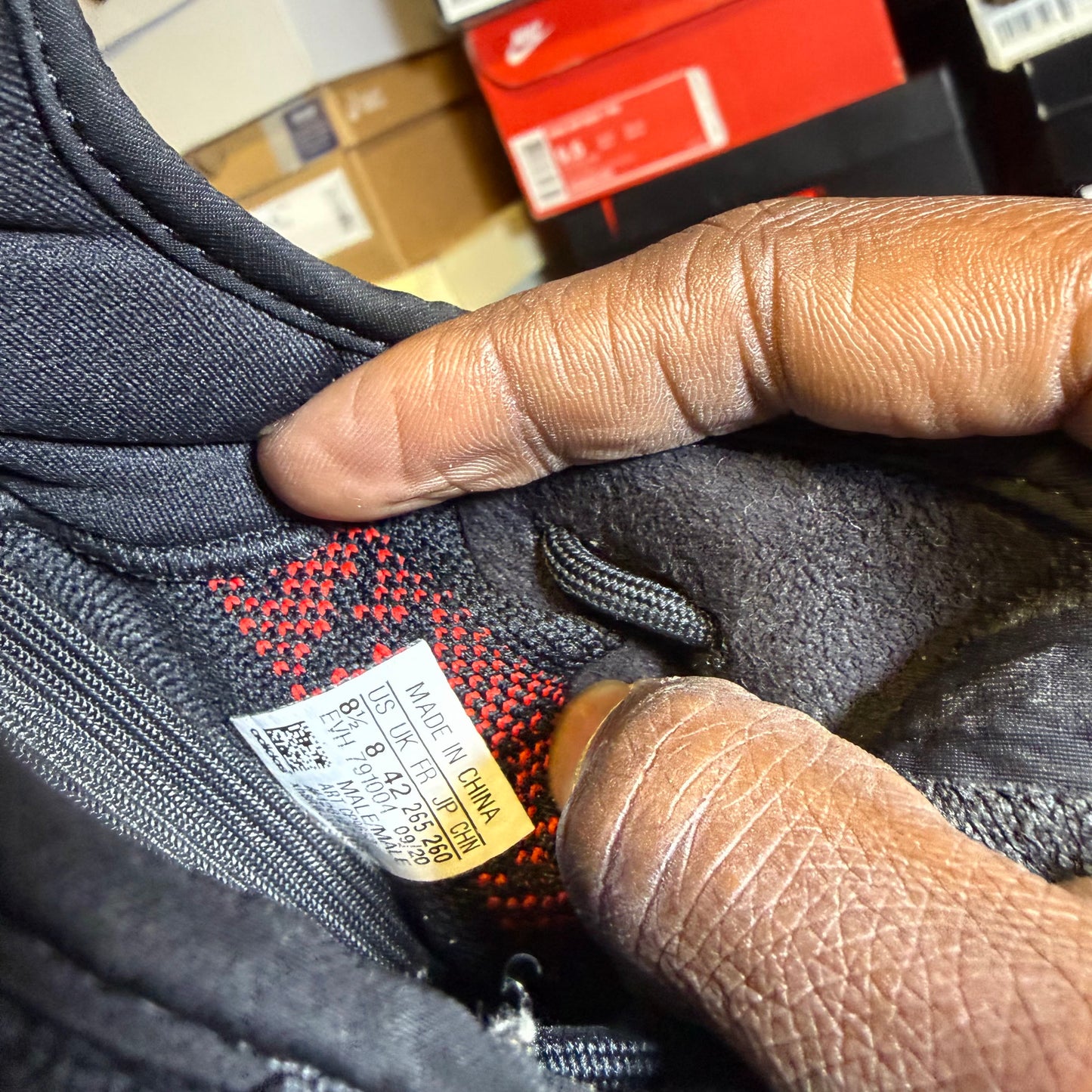 Size 8.5 - YZY 350 Bred