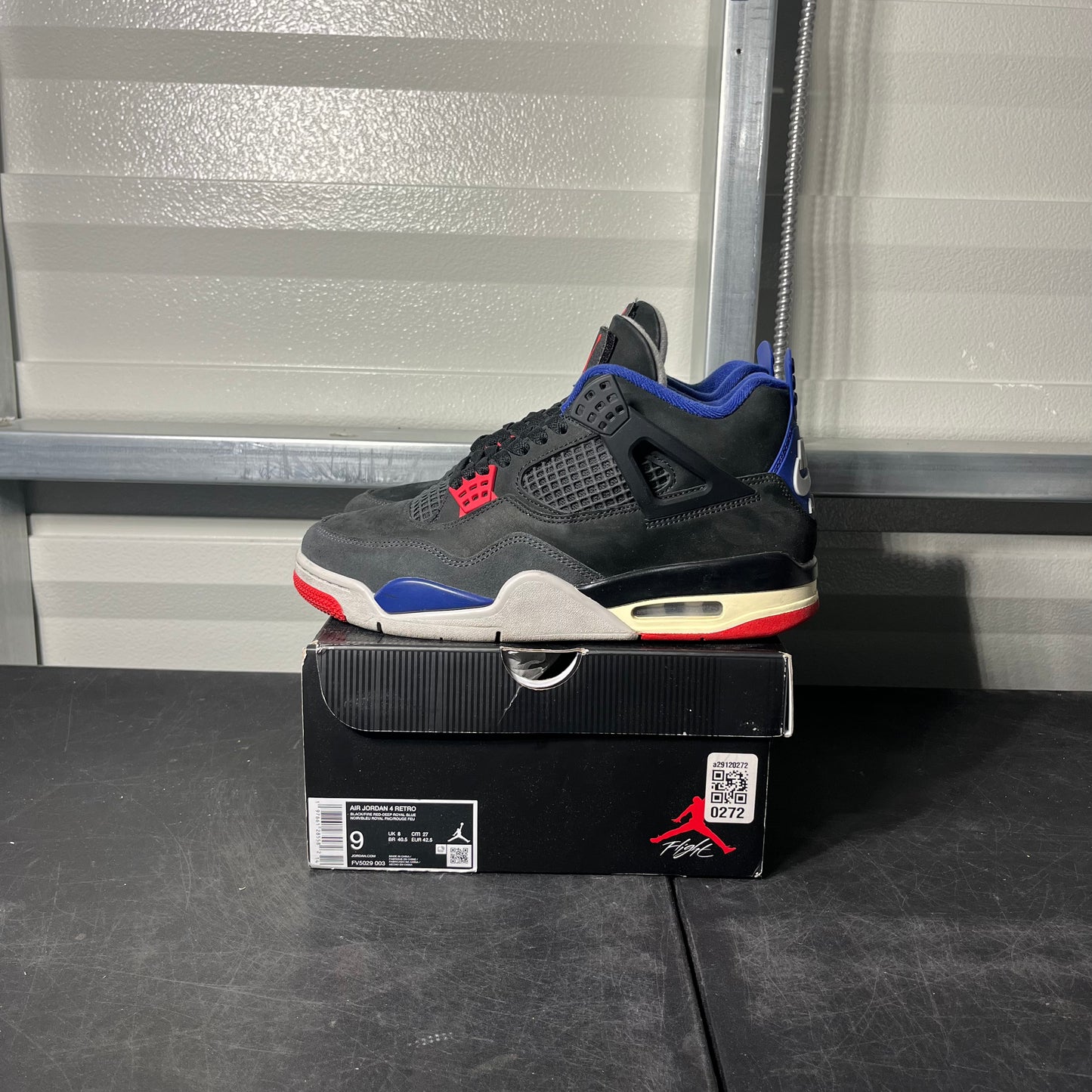 Size 9 - AJ 4 Rare Air