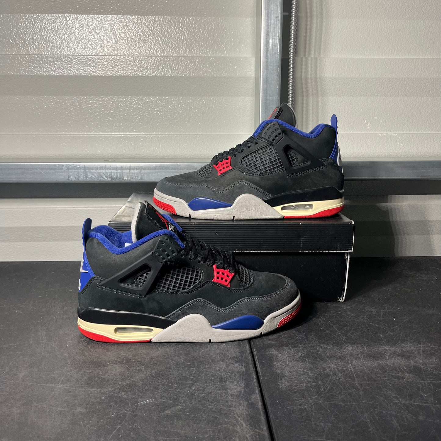Size 9 - AJ 4 Rare Air