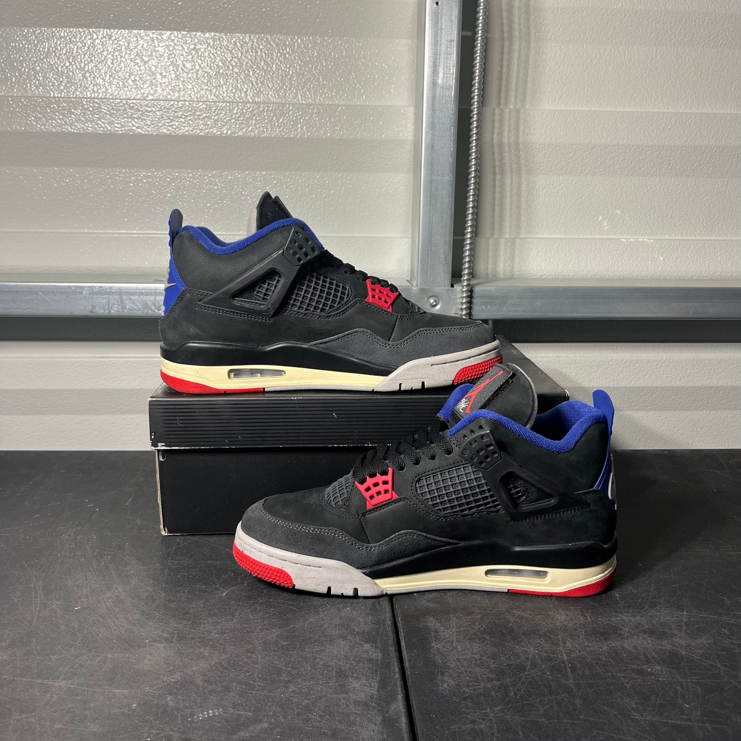 Size 9 - AJ 4 Rare Air