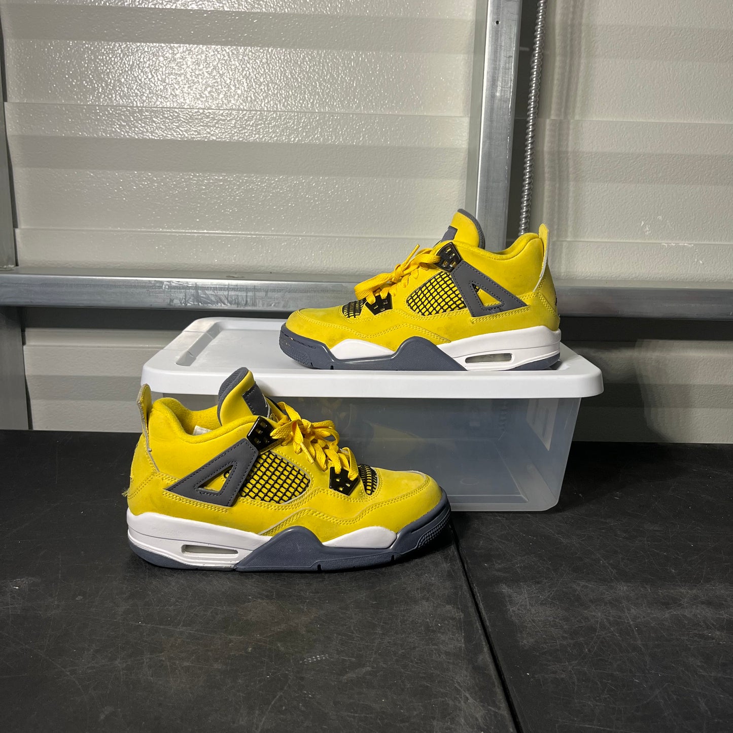 Size 6 - AJ 4 Lightning