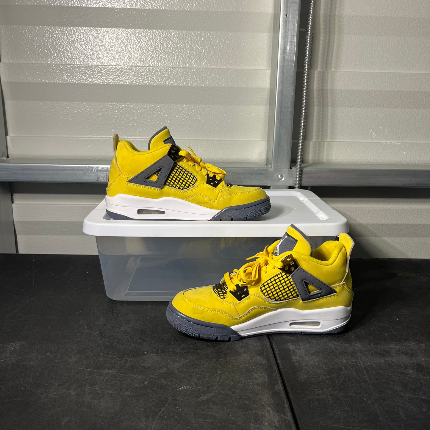 Size 6 - AJ 4 Lightning