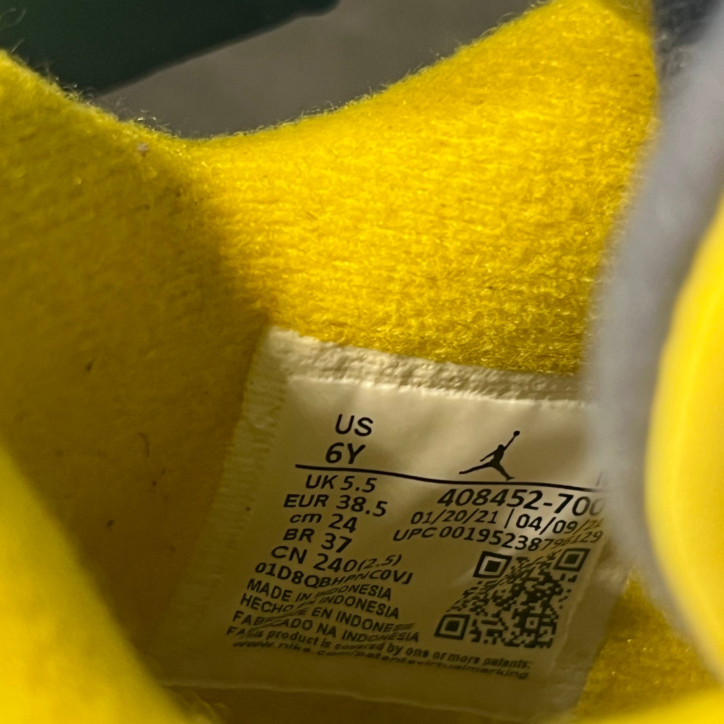 Size 6 - AJ 4 Lightning