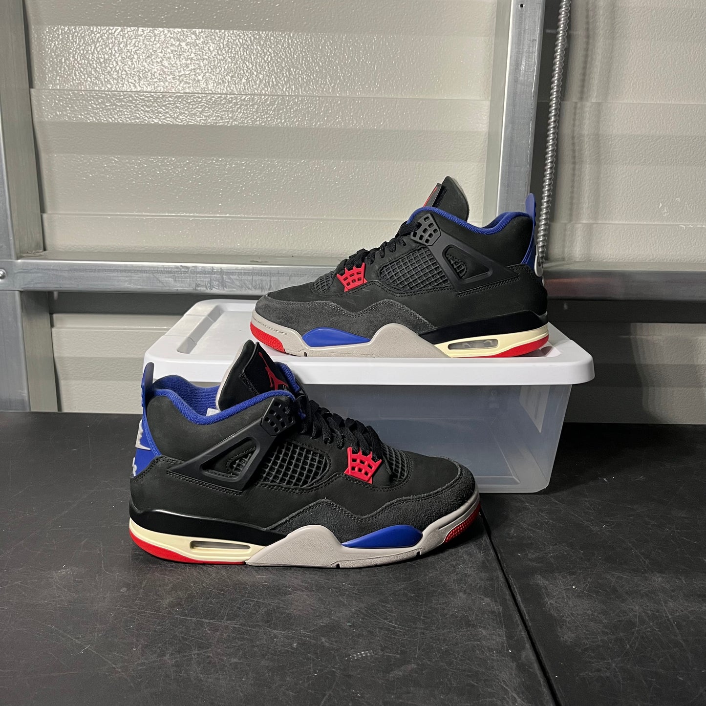Size 9 - AJ 4 Rare Air