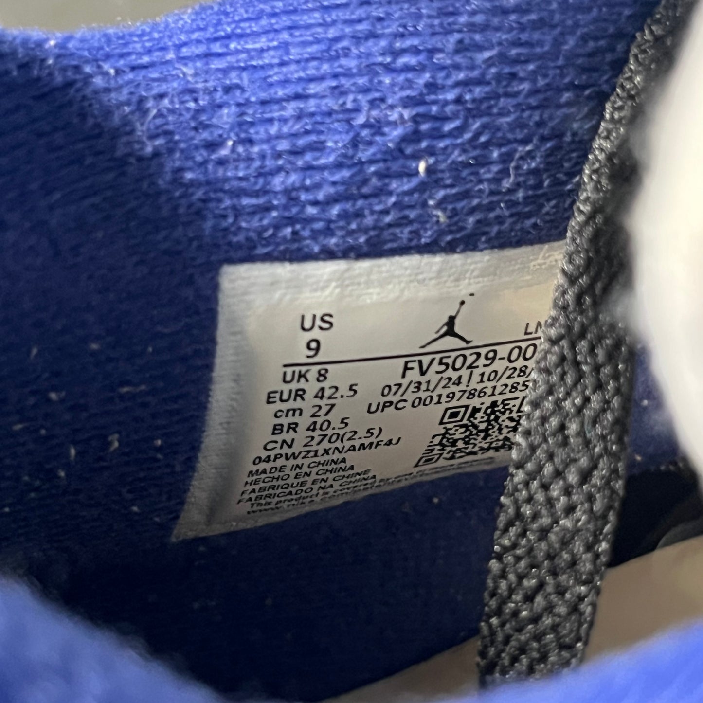 Size 9 - AJ 4 Rare Air