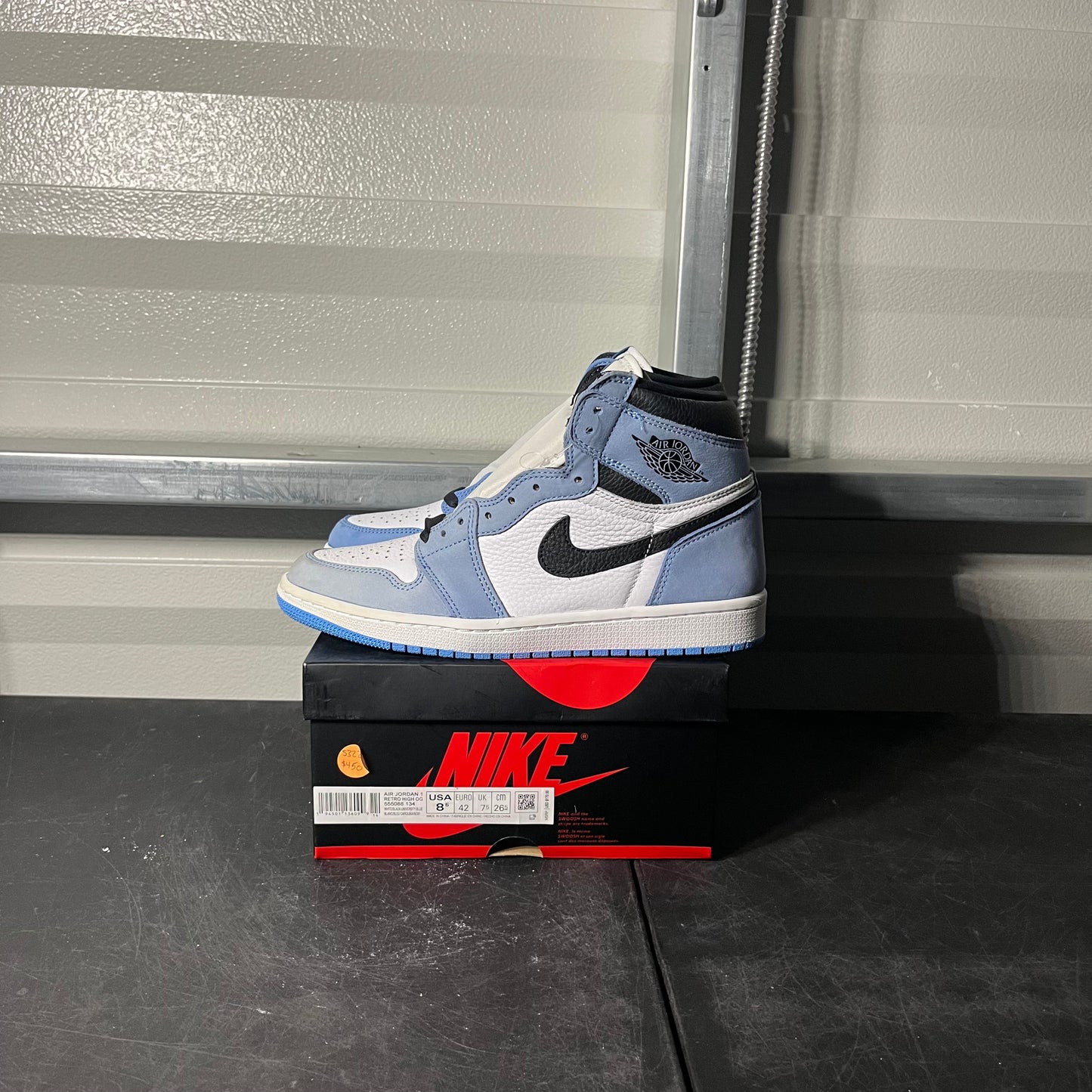 Size 8.5 - AJ 1 University Blue