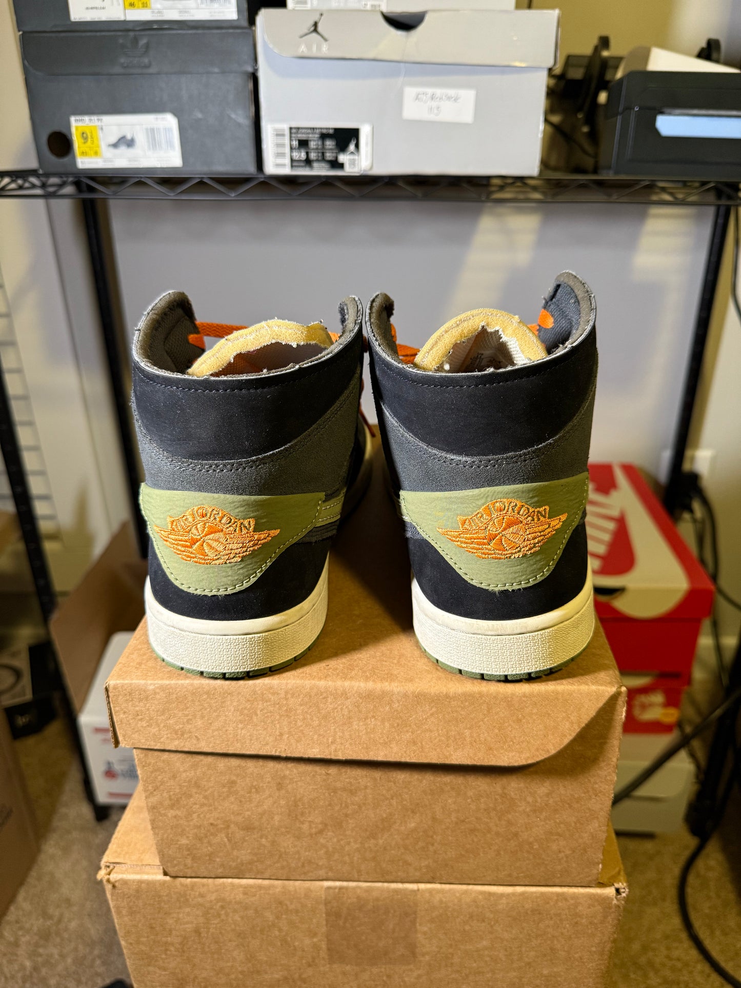 Size 11 - AJ 1 SE Craft Mid Anthracite Light Olive