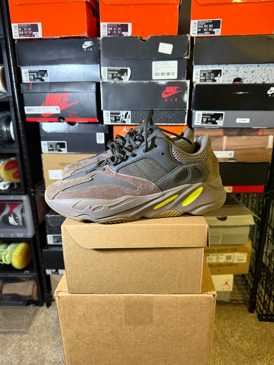 Size 10.5 - YZY Boost 700 V1 Mauve