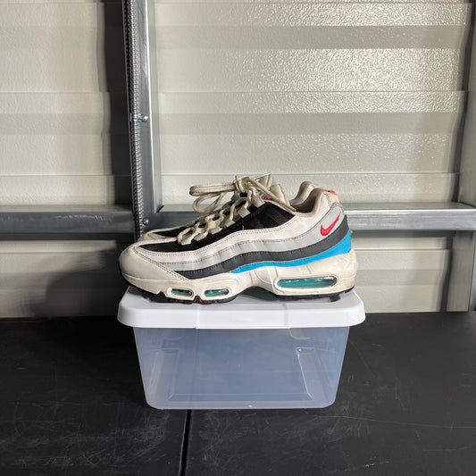 Size 8 - AM 95 Chlorine Blue Light Fusion Red