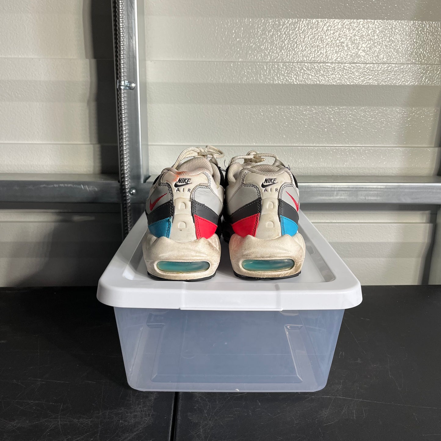 Size 8 - AM 95 Chlorine Blue Light Fusion Red