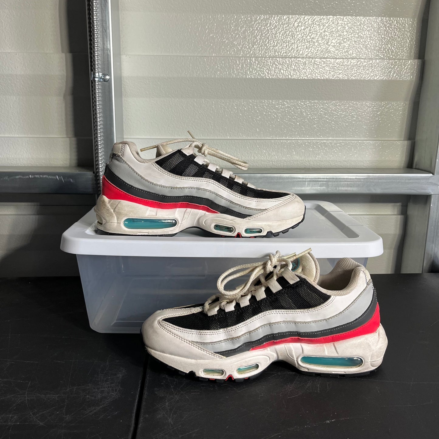 Size 8 - AM 95 Chlorine Blue Light Fusion Red