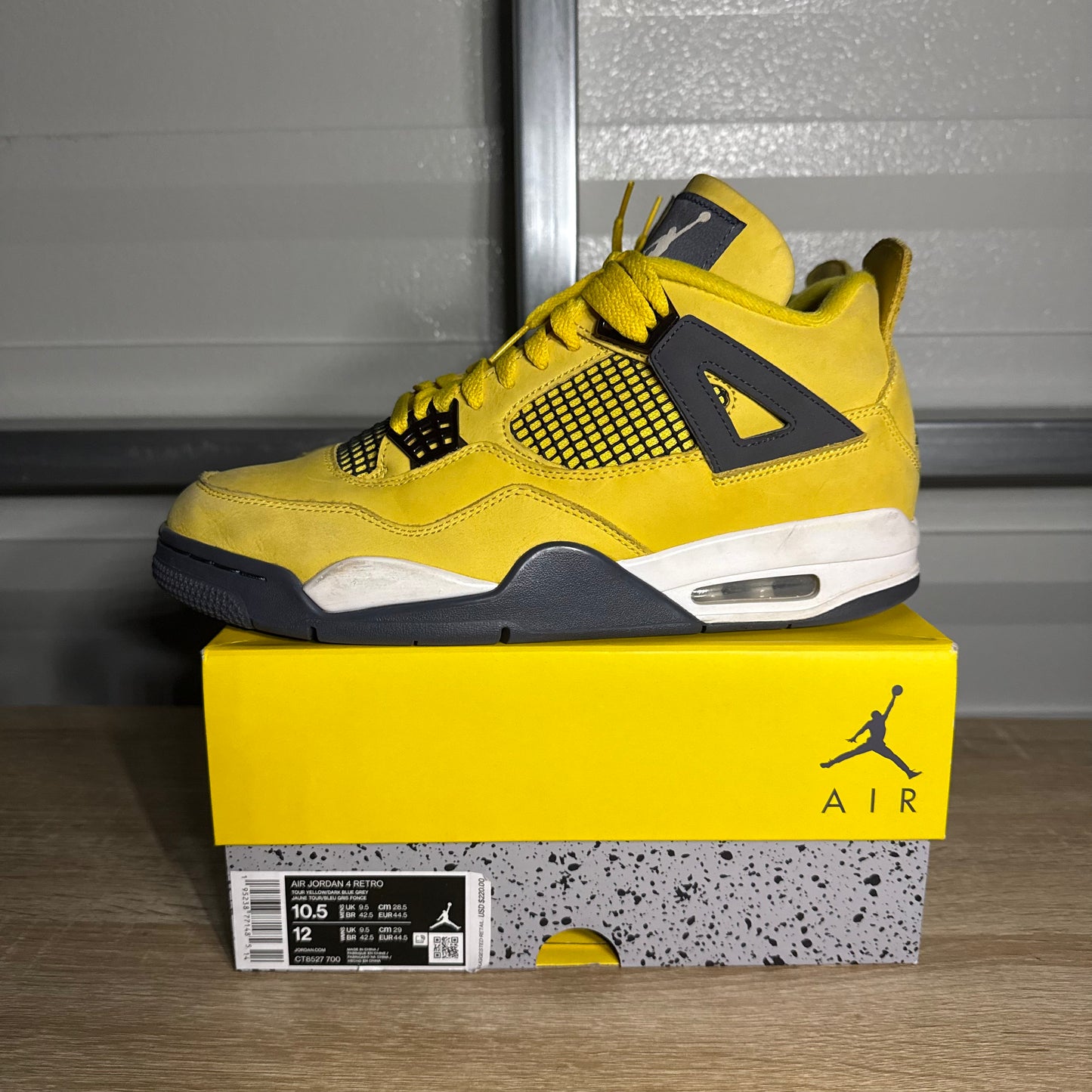 Size 10.5 - AJ 4 Retro Lightning