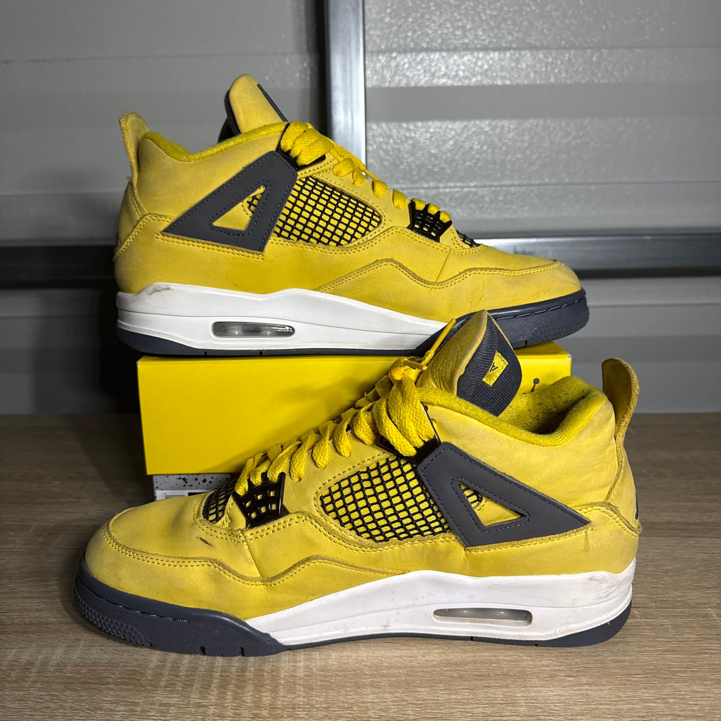 Size 10.5 - AJ 4 Retro Lightning