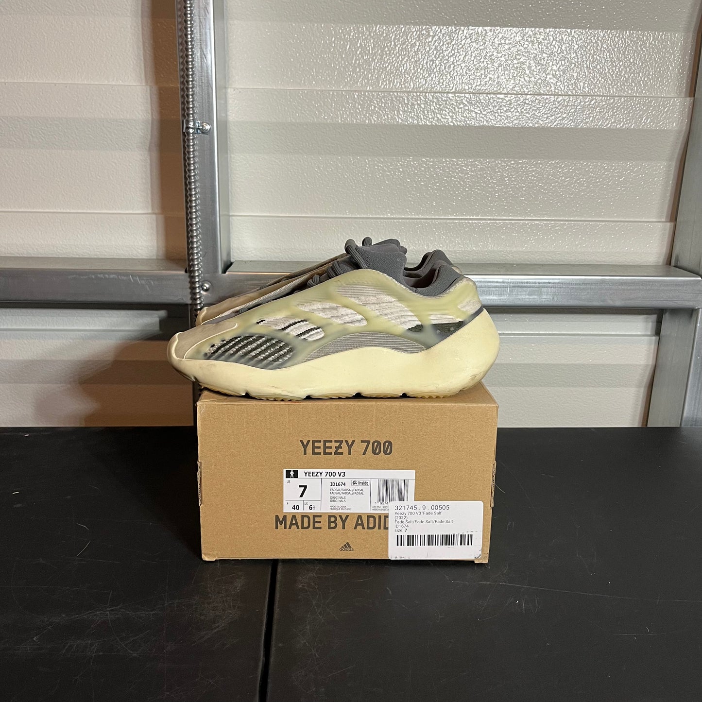 Size 7 - YZY 700 V3 Fade Salt