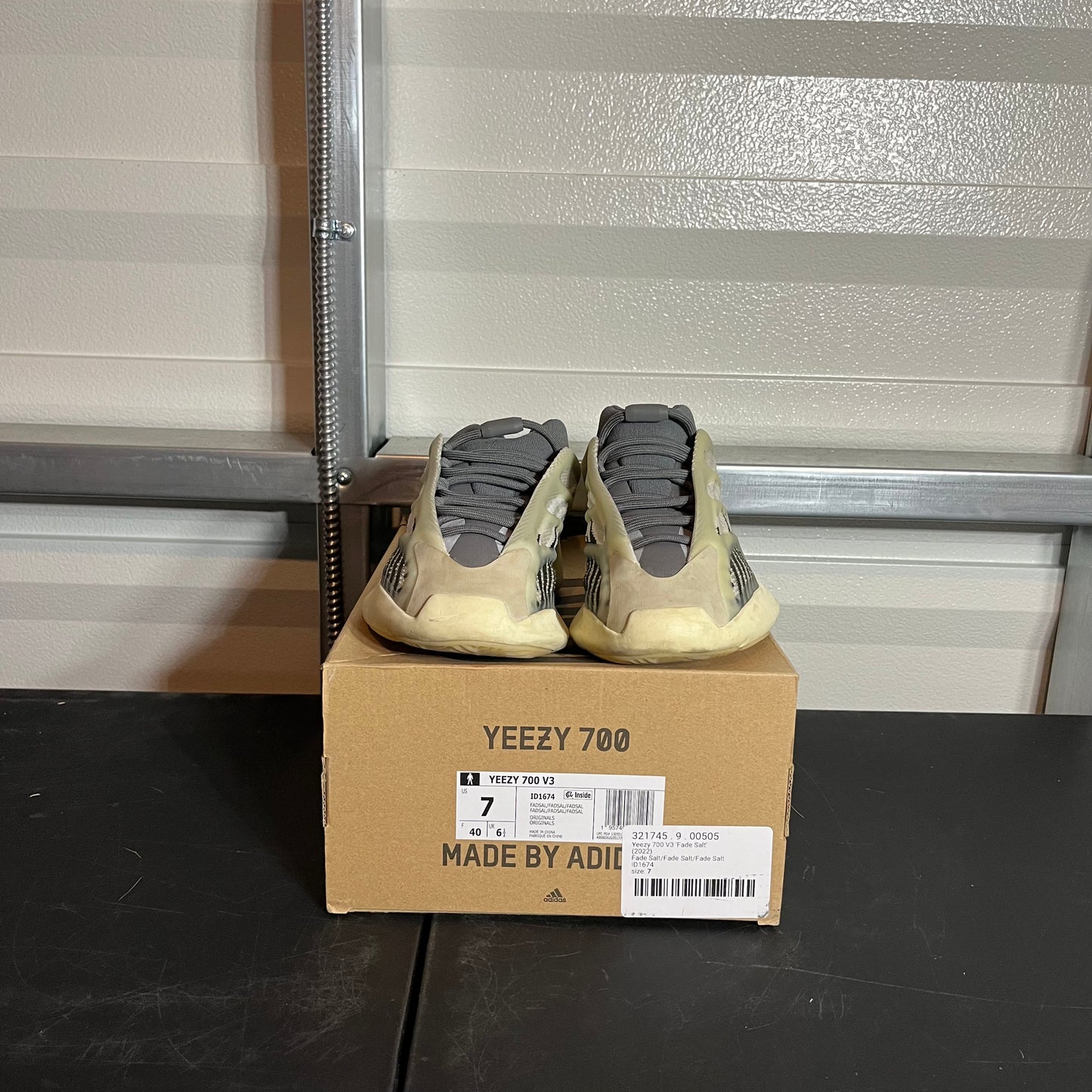 Size 7 - YZY 700 V3 Fade Salt